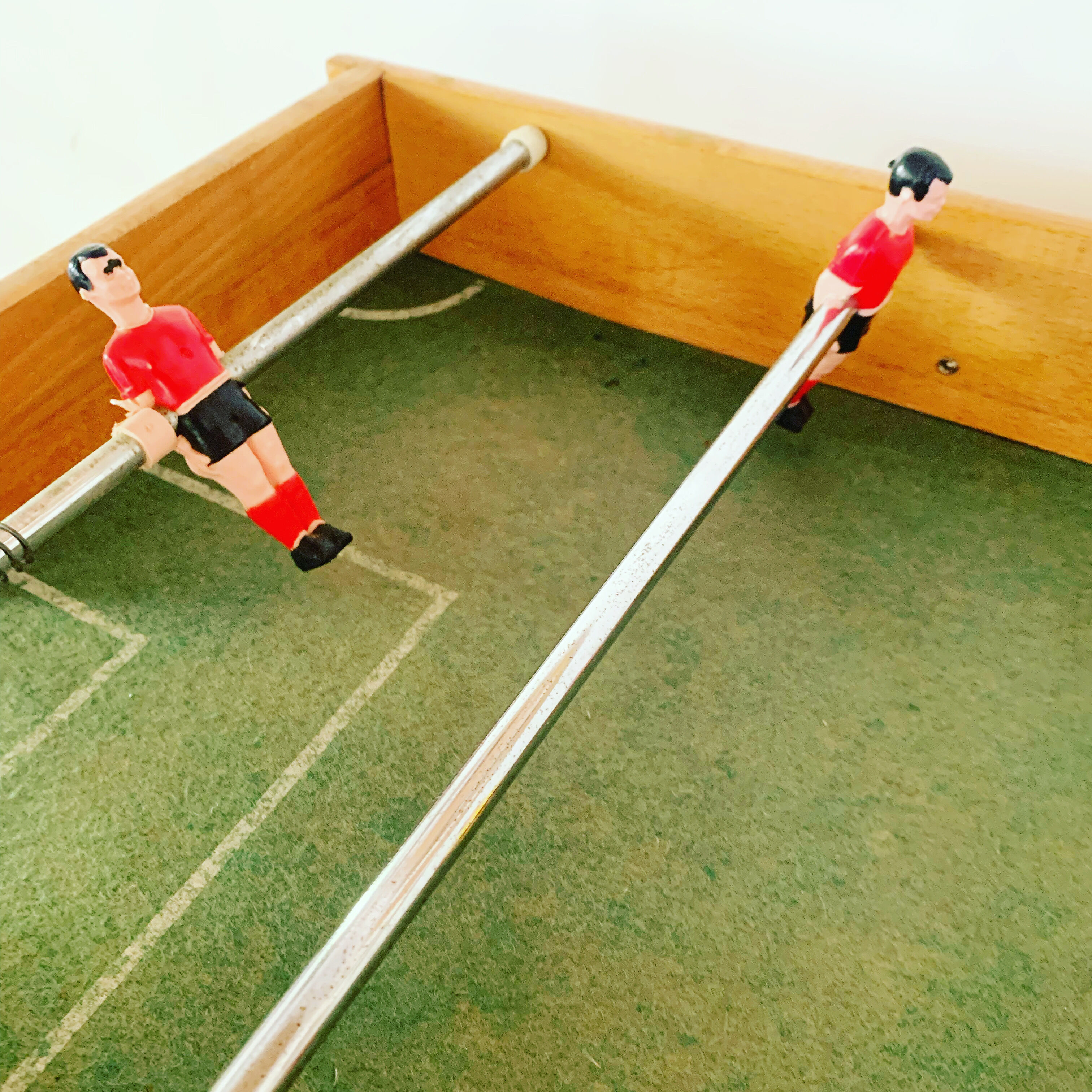 Foldable vintage table football