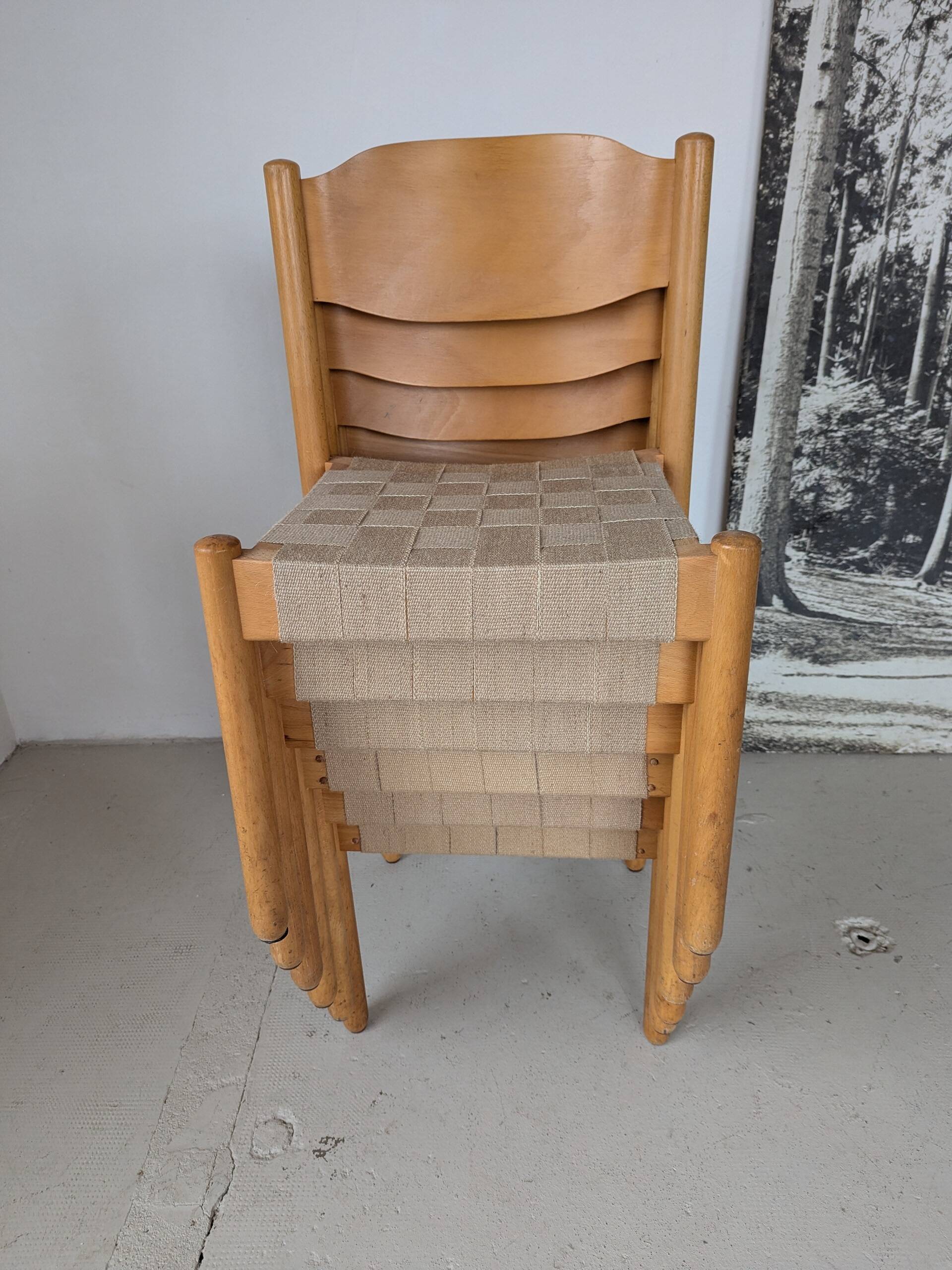 Set of 6 stackable chairs in beech and jute.