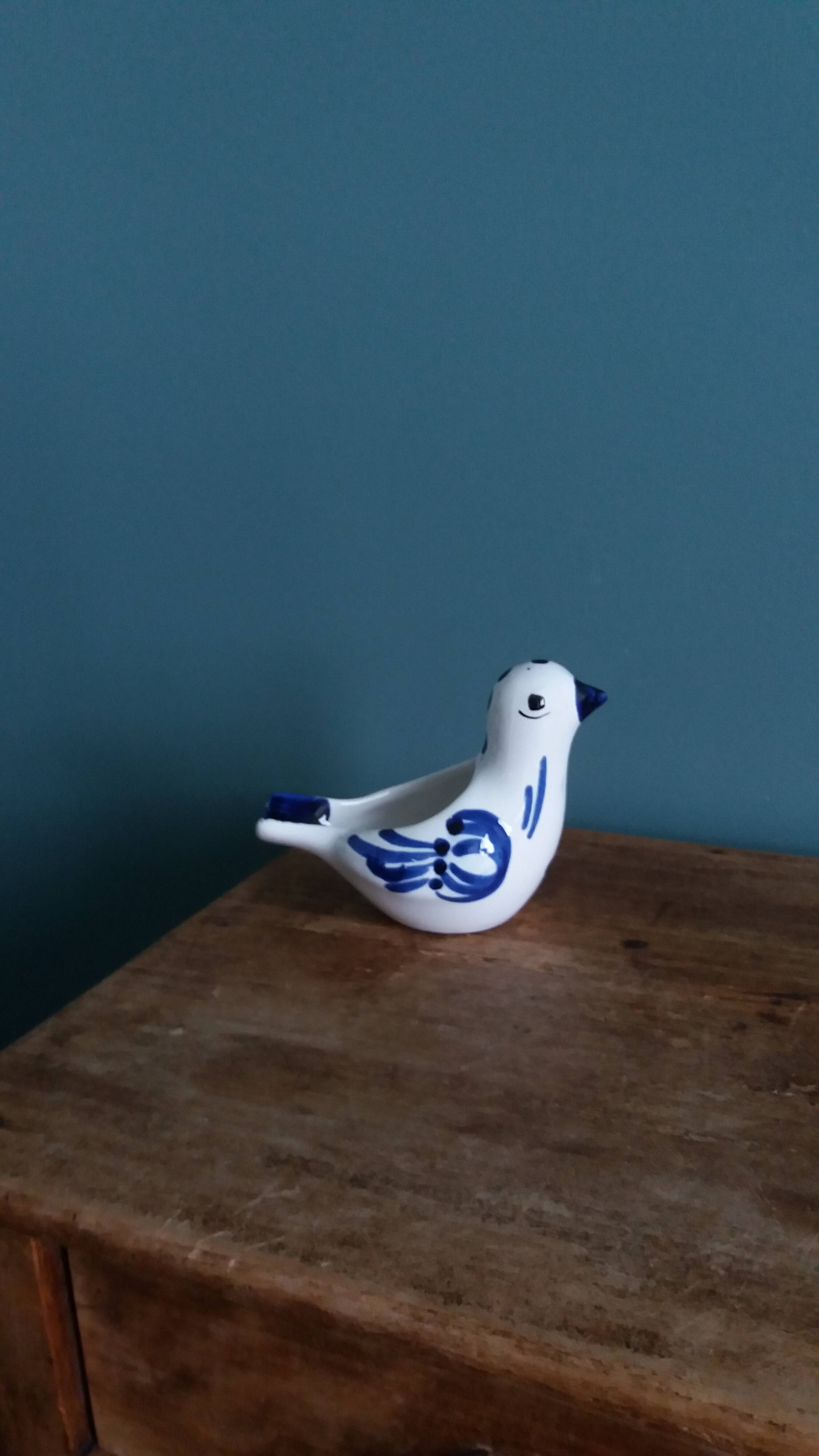 Zoomorphic bird ashtray, hand-decorated ceramic GL, Italy.