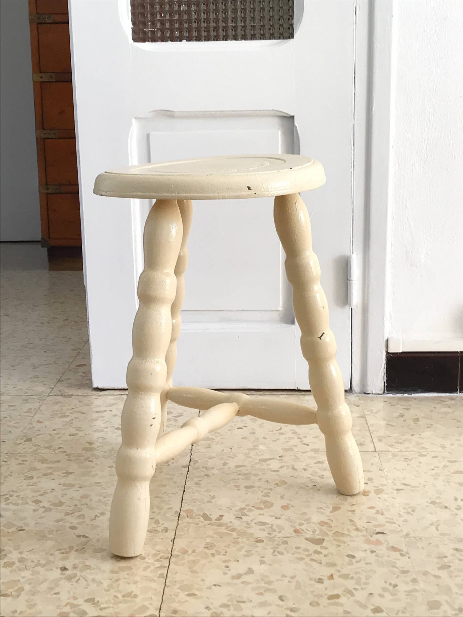 Vintage tripod stool from the 70s painted wood