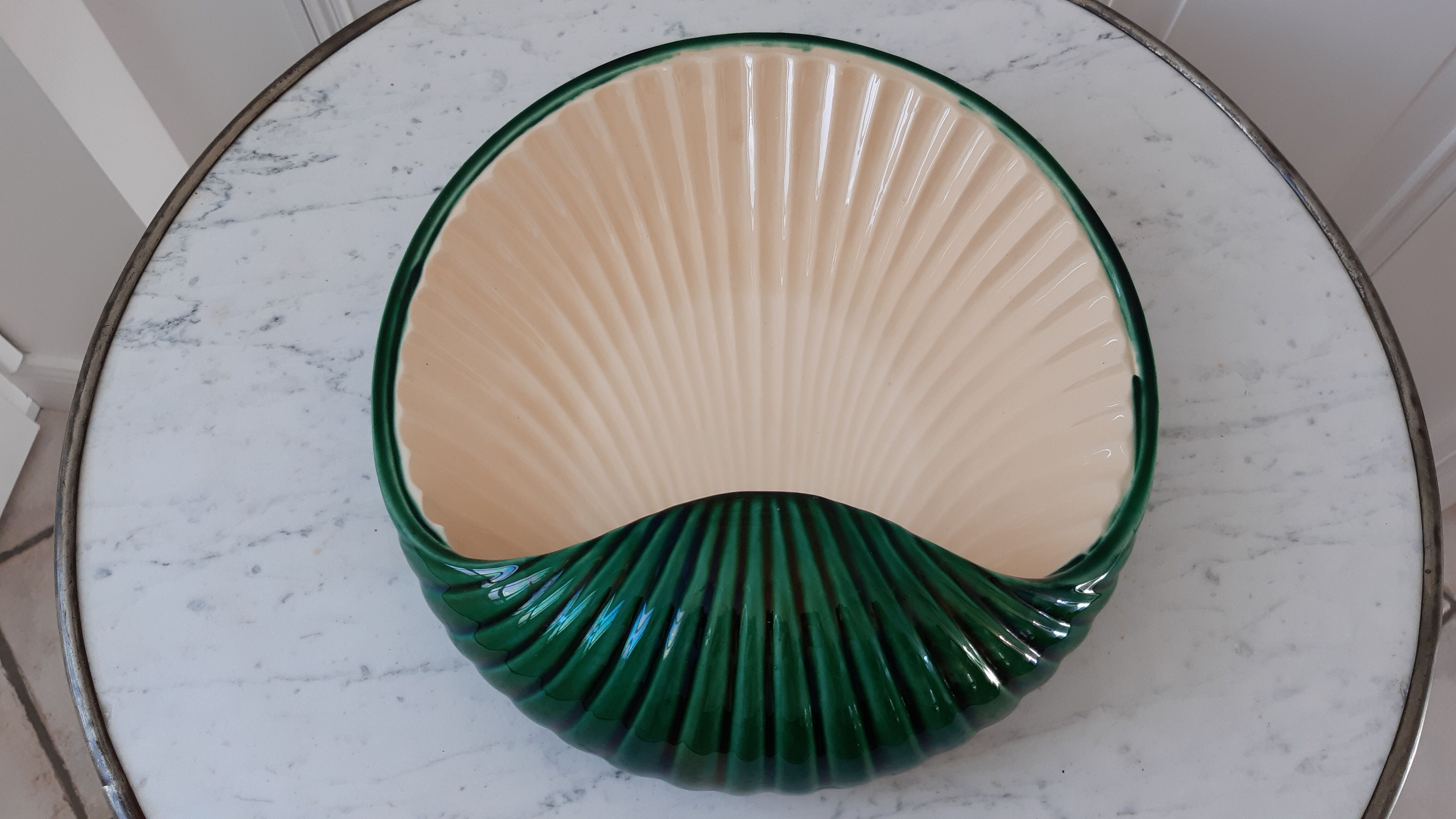 Art deco green shell wall lamp