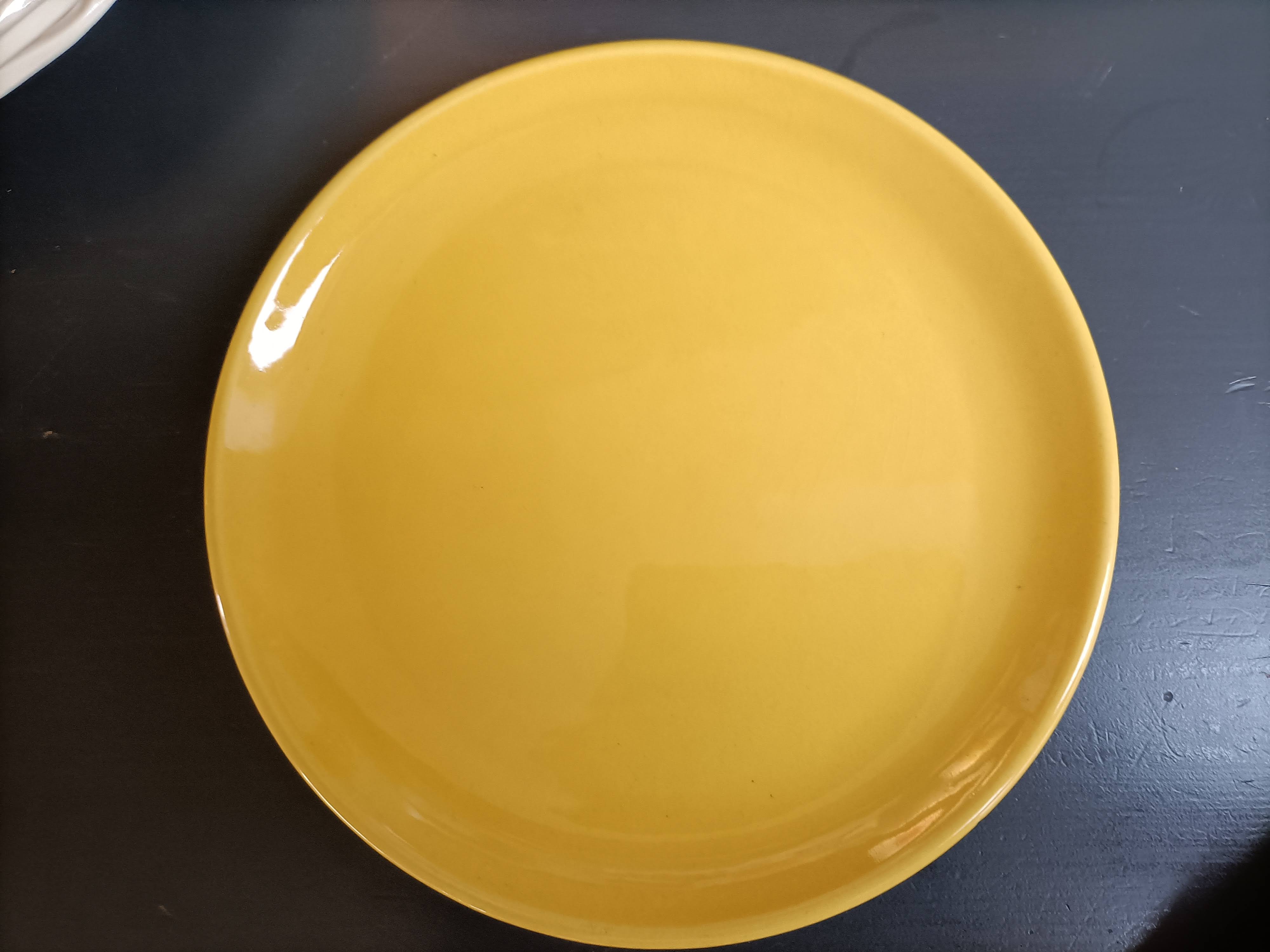 Set of 5 yellow dessert plates