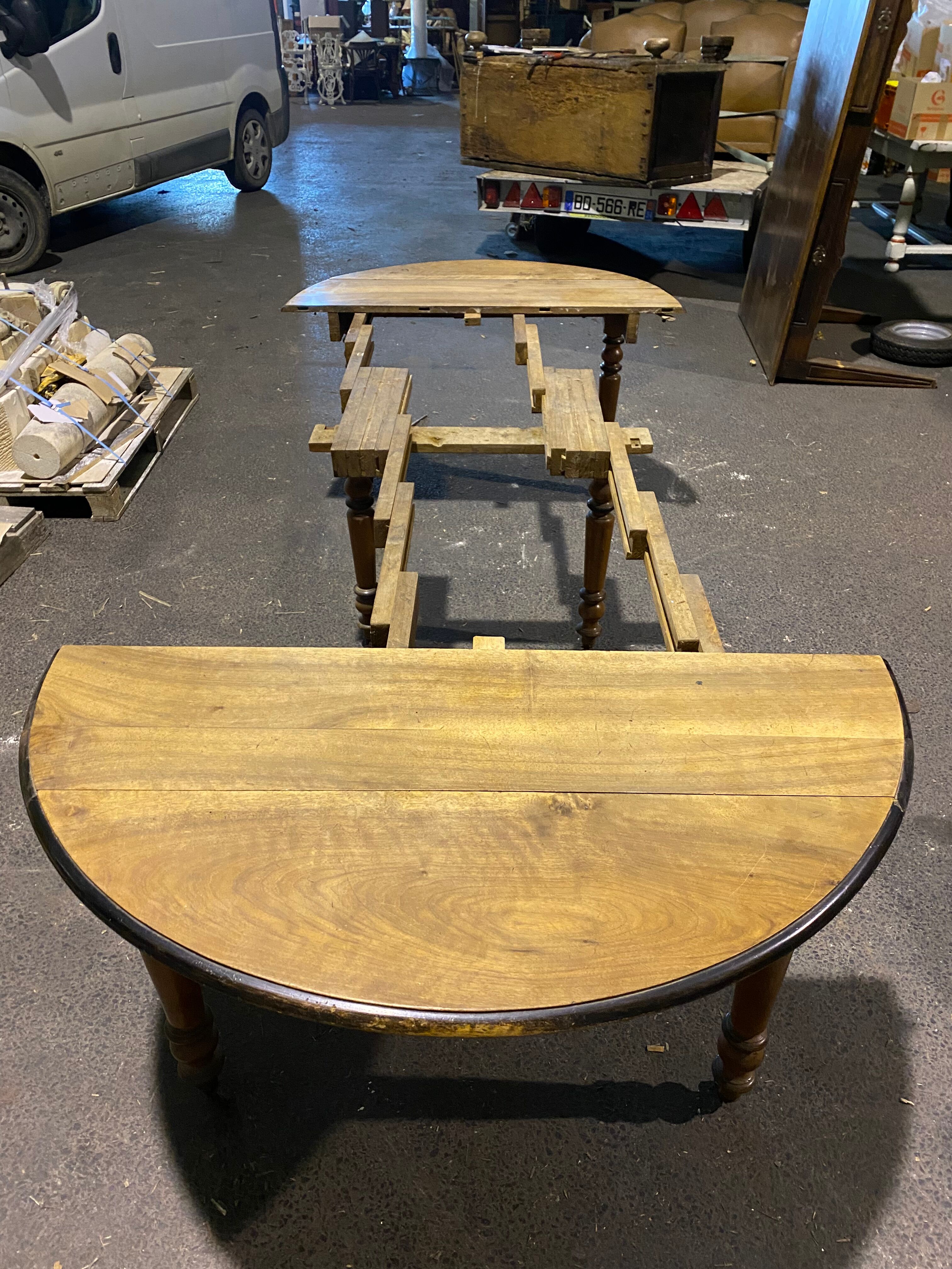 Table 6 feet Louis Philippe walnut