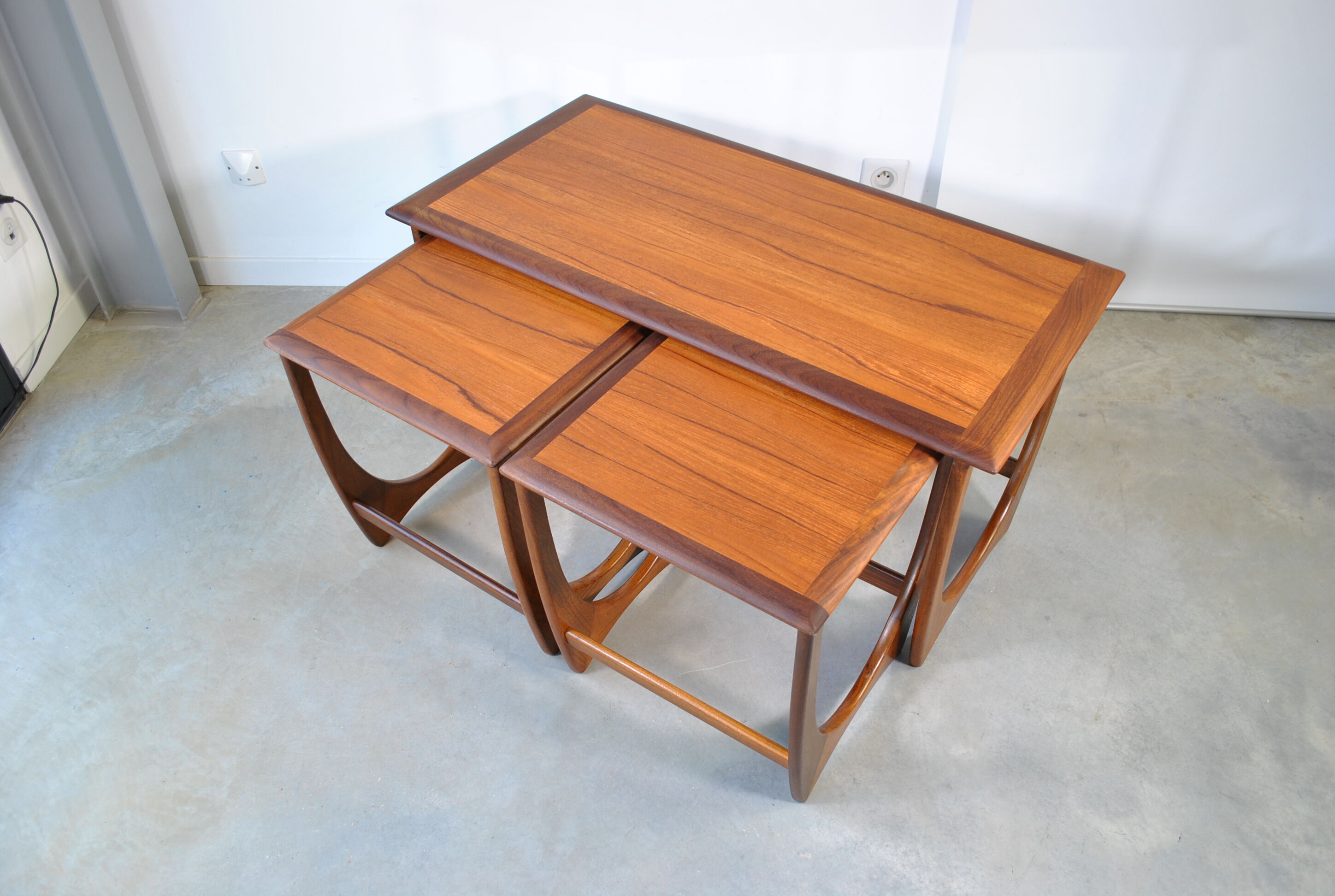 Large pull-out table G-plan 1950