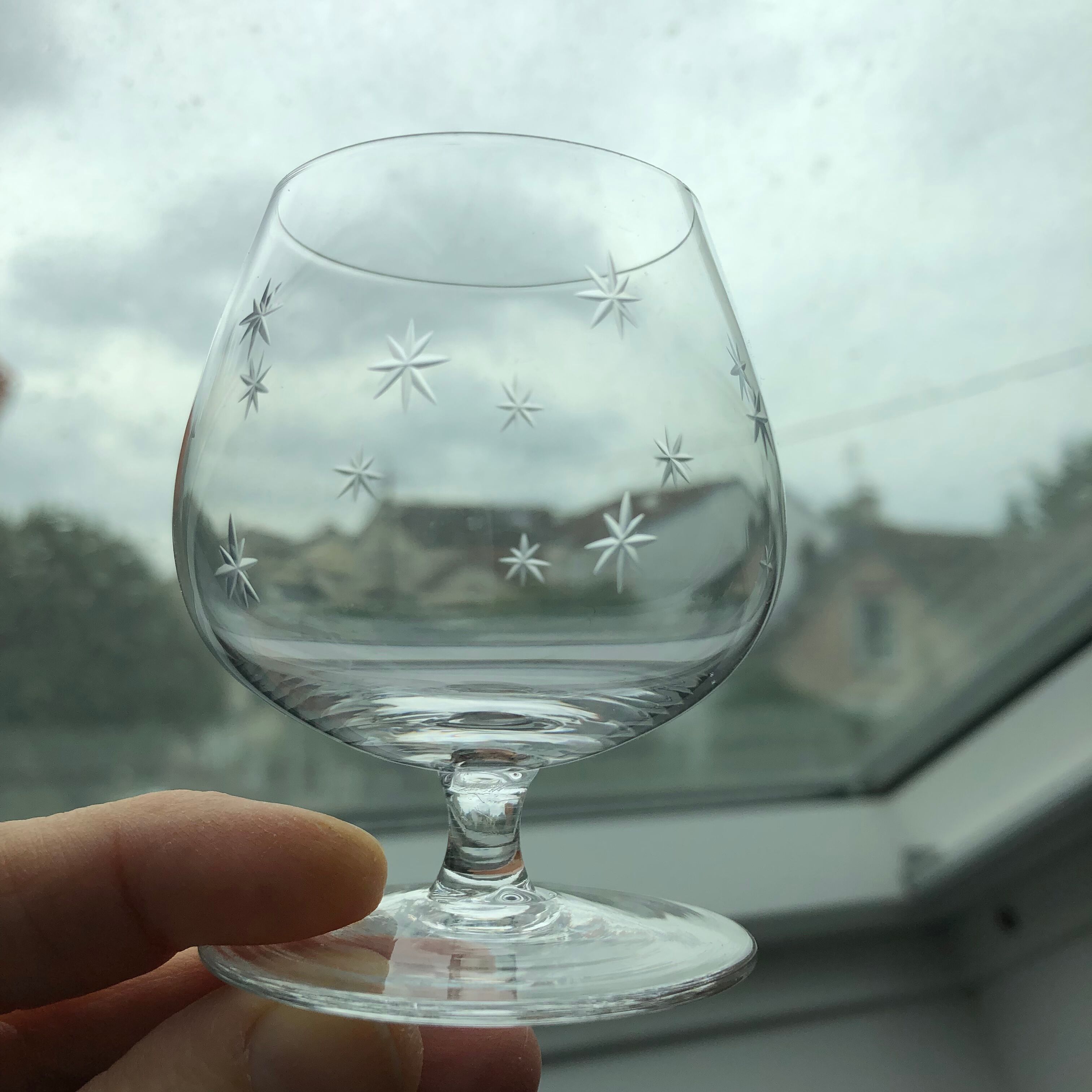 6 glasses on foot in chissed crystal