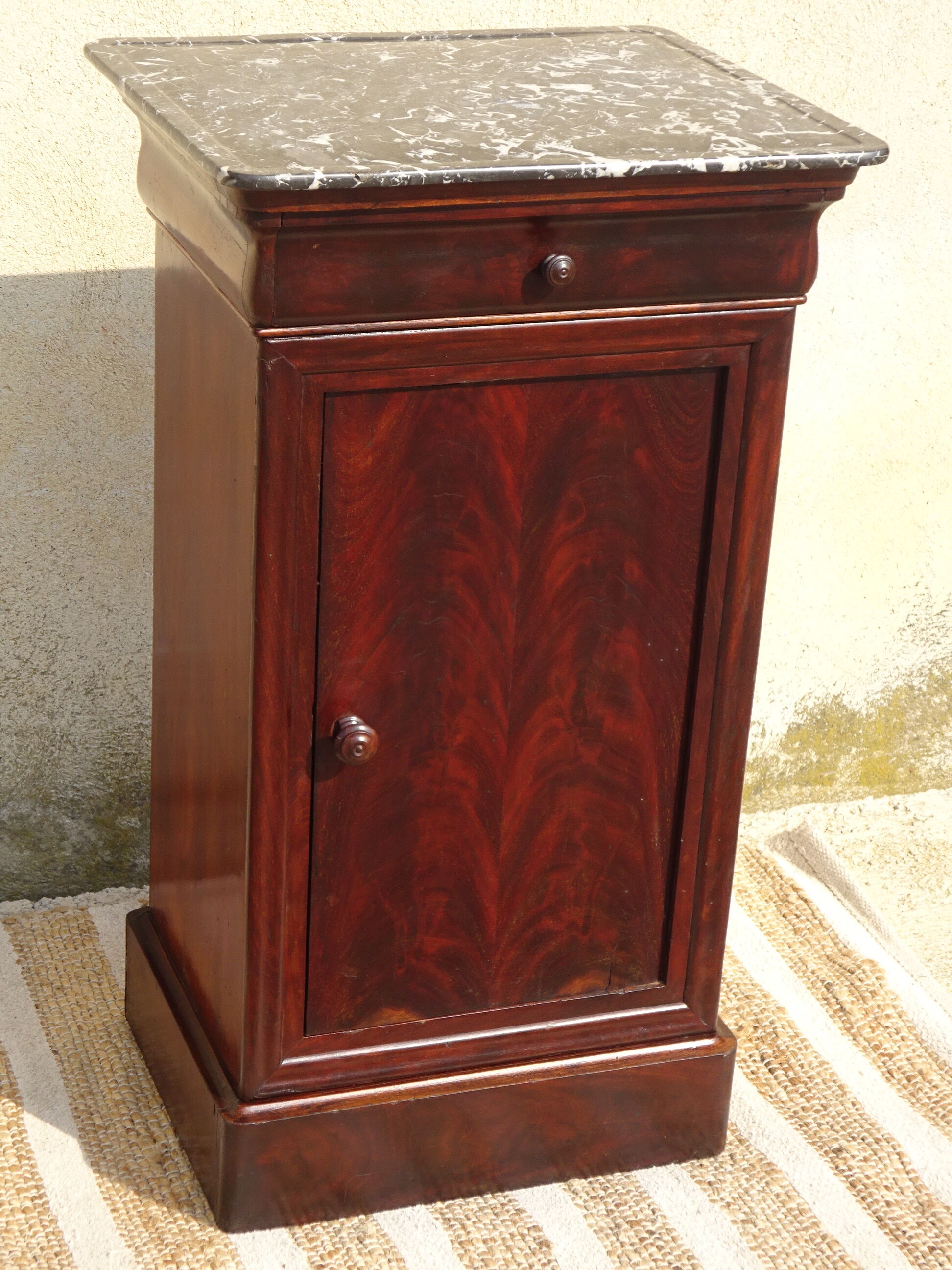 Louis-Philippe bedside in flamed mahogany