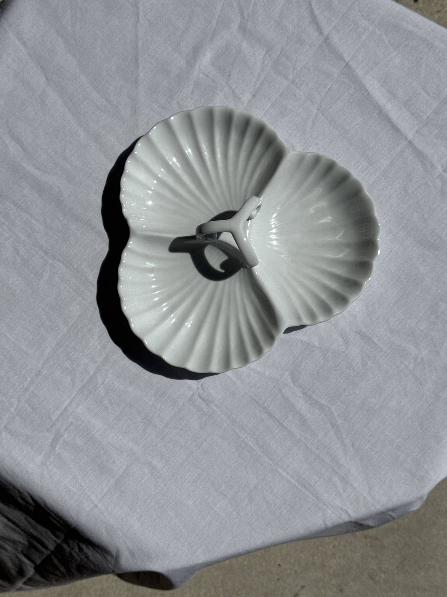 Vintage serving dish in white porcelain with shells MP Samie D26 H4