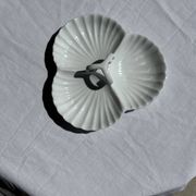 Vintage serving dish in white porcelain with shells MP Samie D26 H4