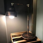 Lampe de bureau réglable en métal avec bras d'équilibre