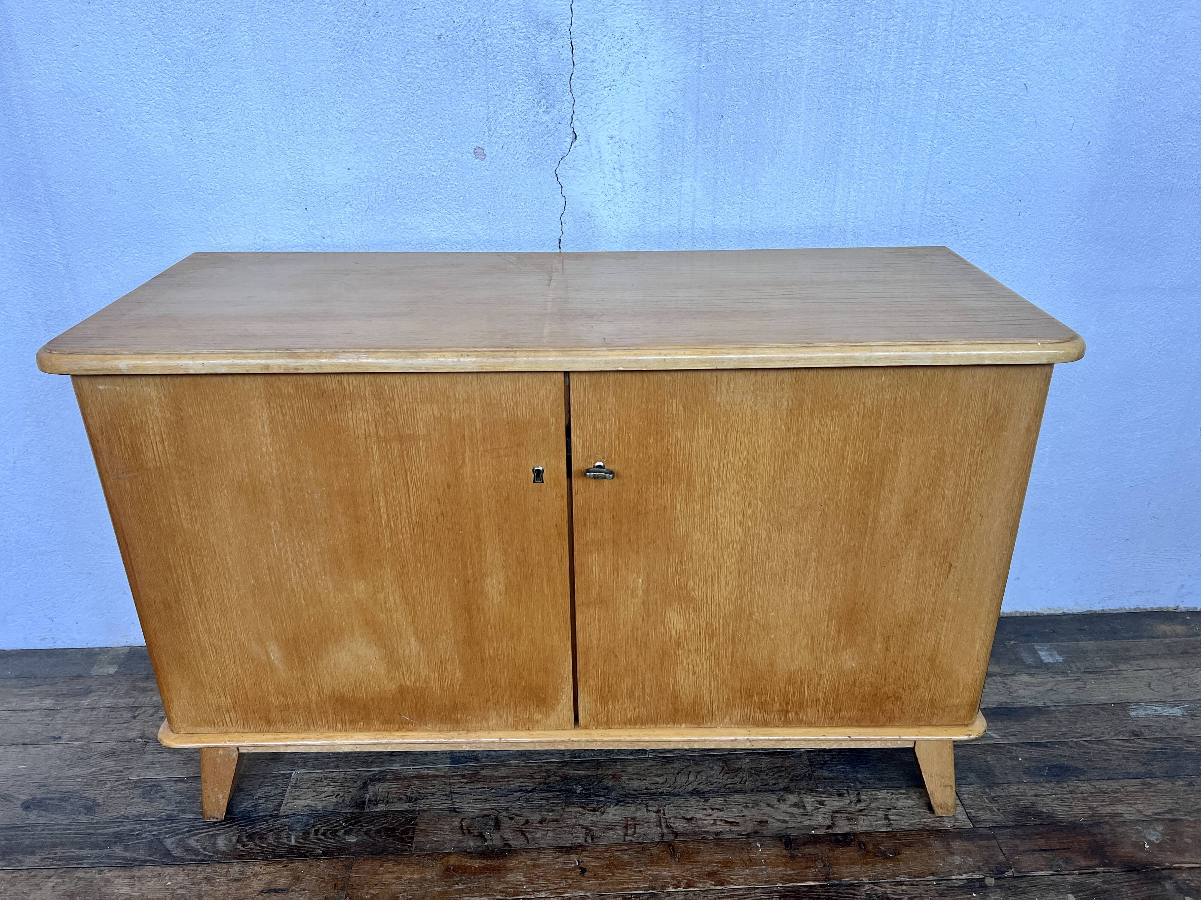 Buffet 2 swing doors