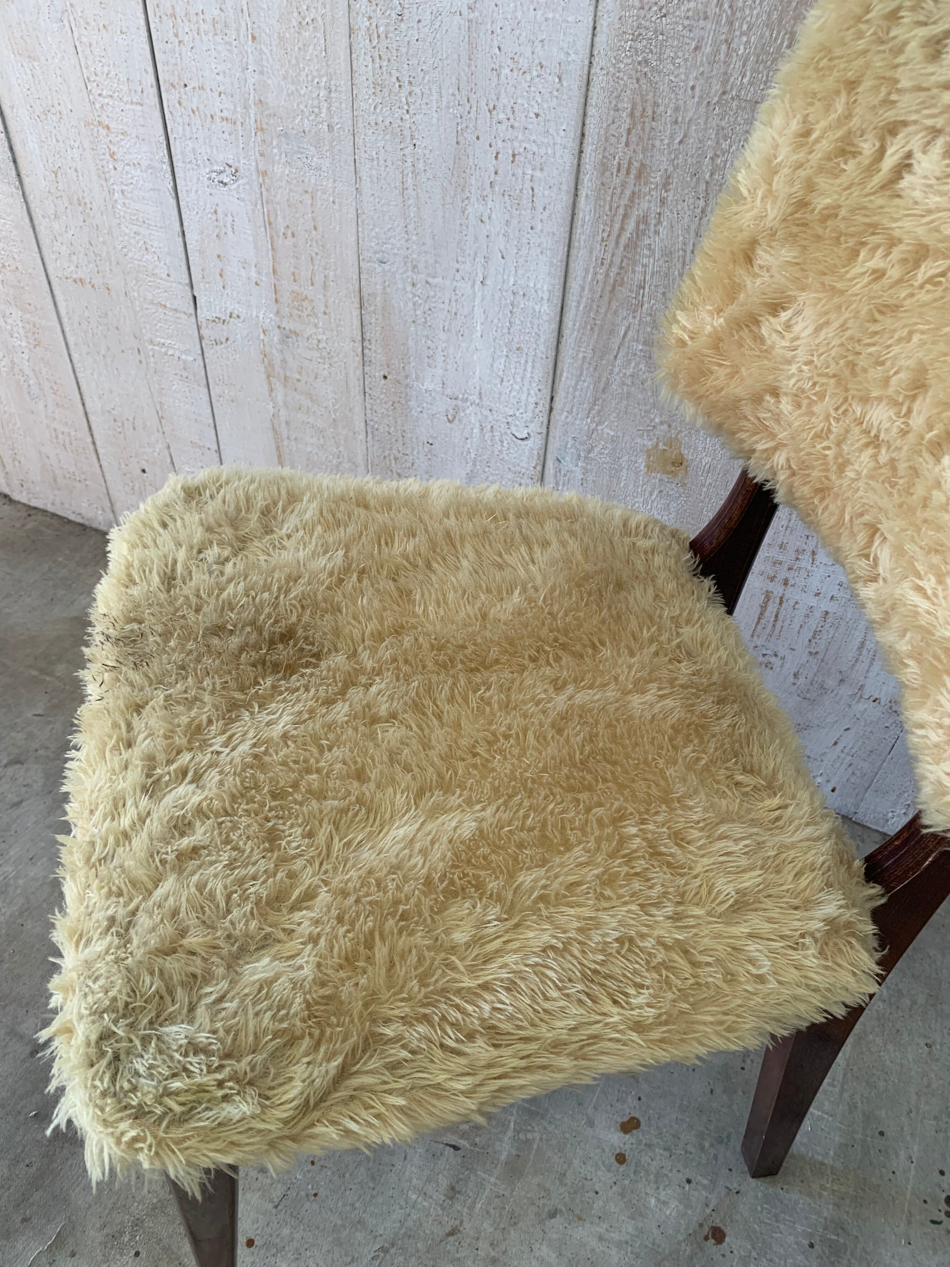 Vintage moumoute chair