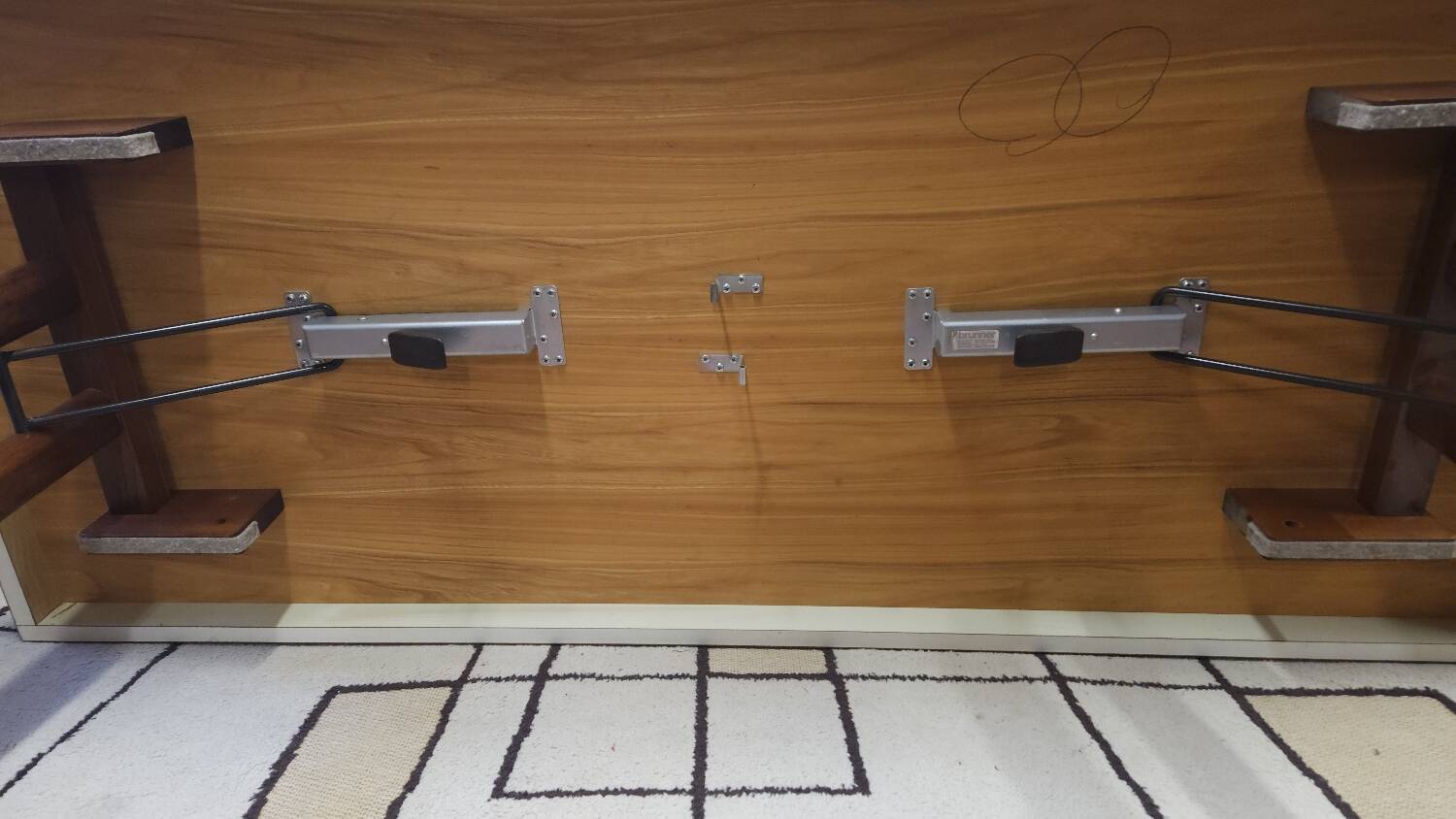 Bruner dining table 1970