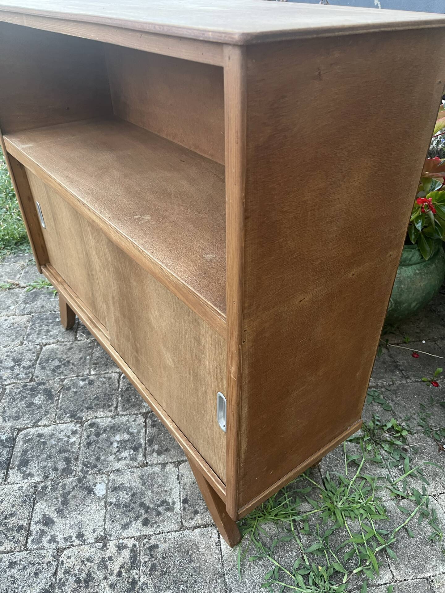 Vintage low TV unit / bookshelf sideboard with tapered legs.