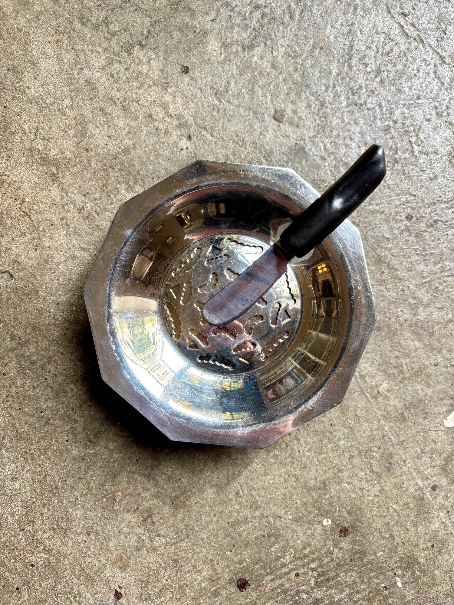 Coquillor butter dish in silver metal