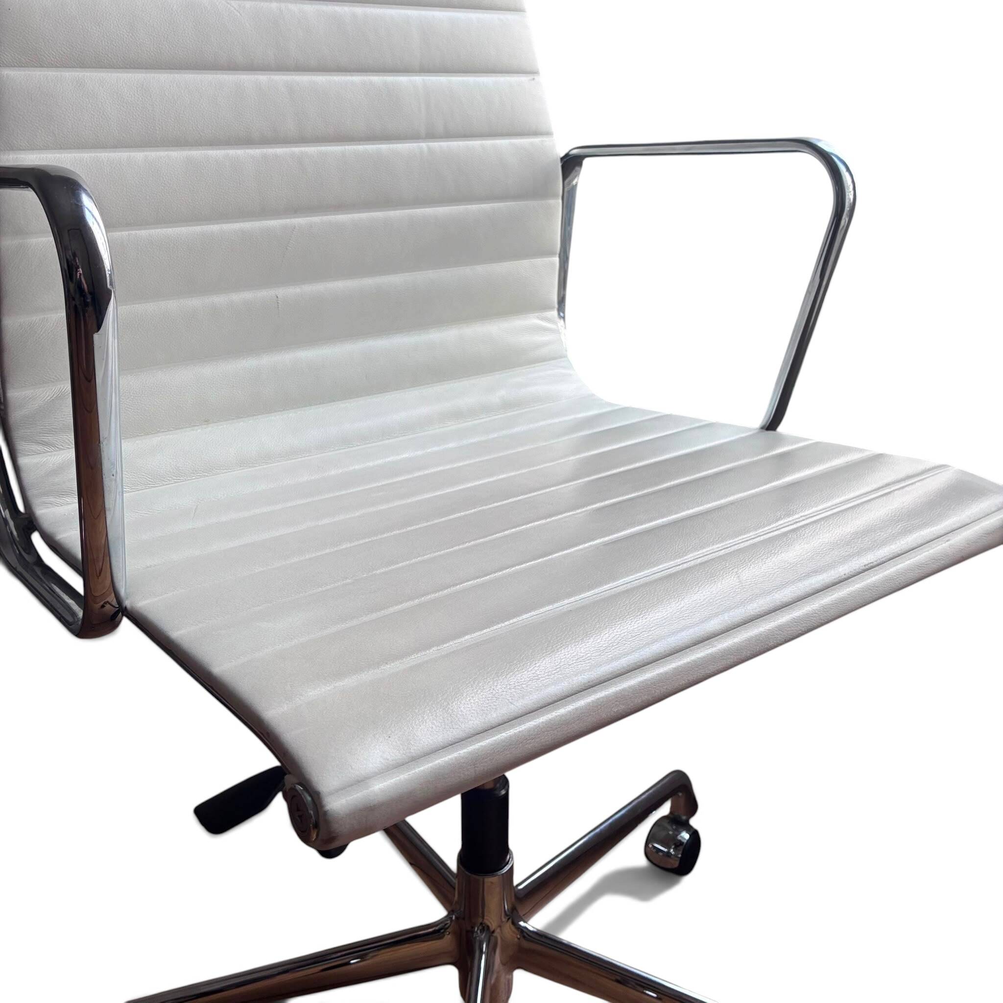 Fauteuil de Bureau Eames EA 119 Cuir Blanc (Herman Miller / Vitra 1970)