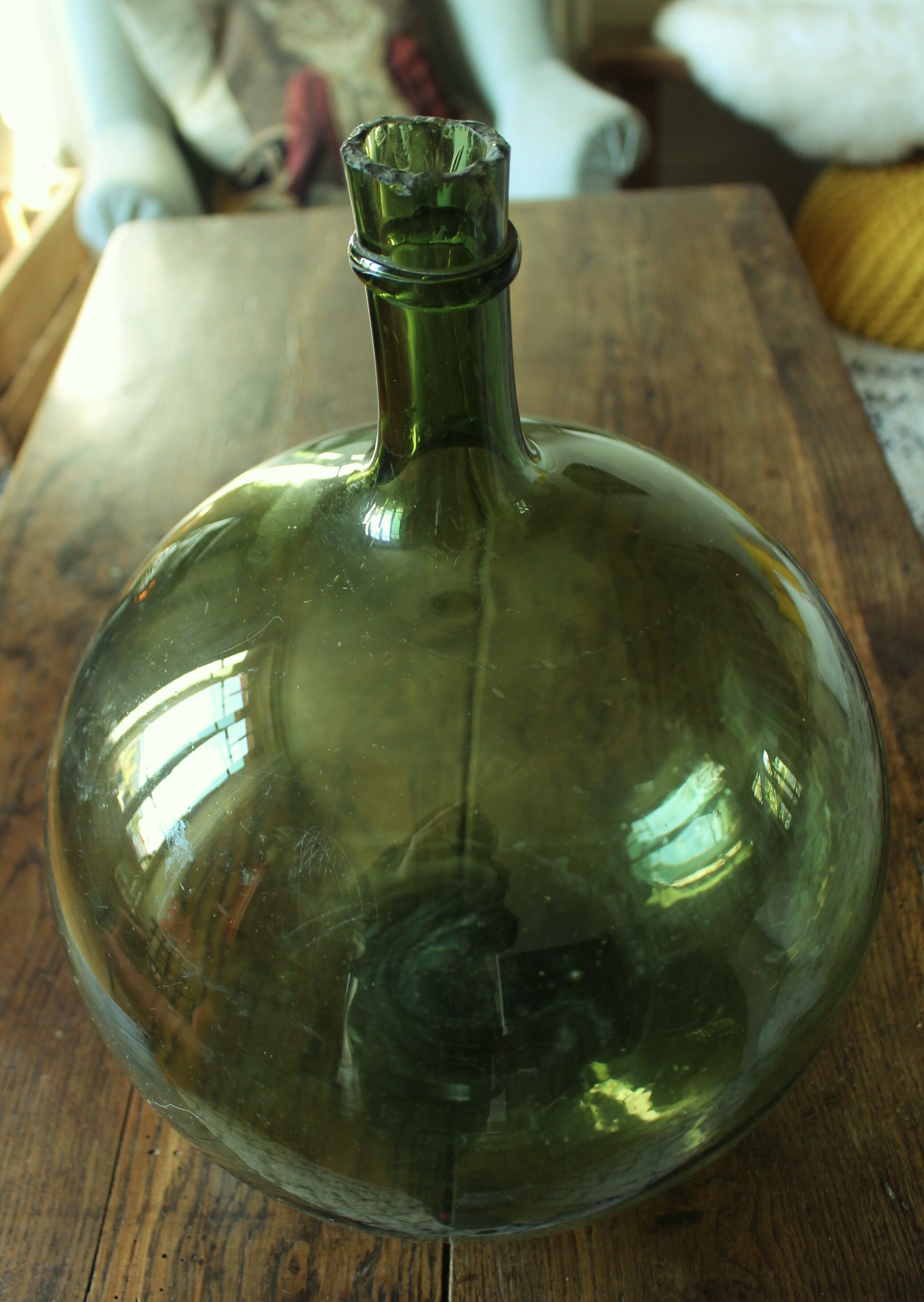 Dame jeanne bonbonne green glass round bubbles
