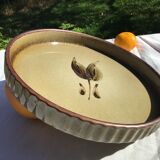 Flat pie beige khaki leaf pattern