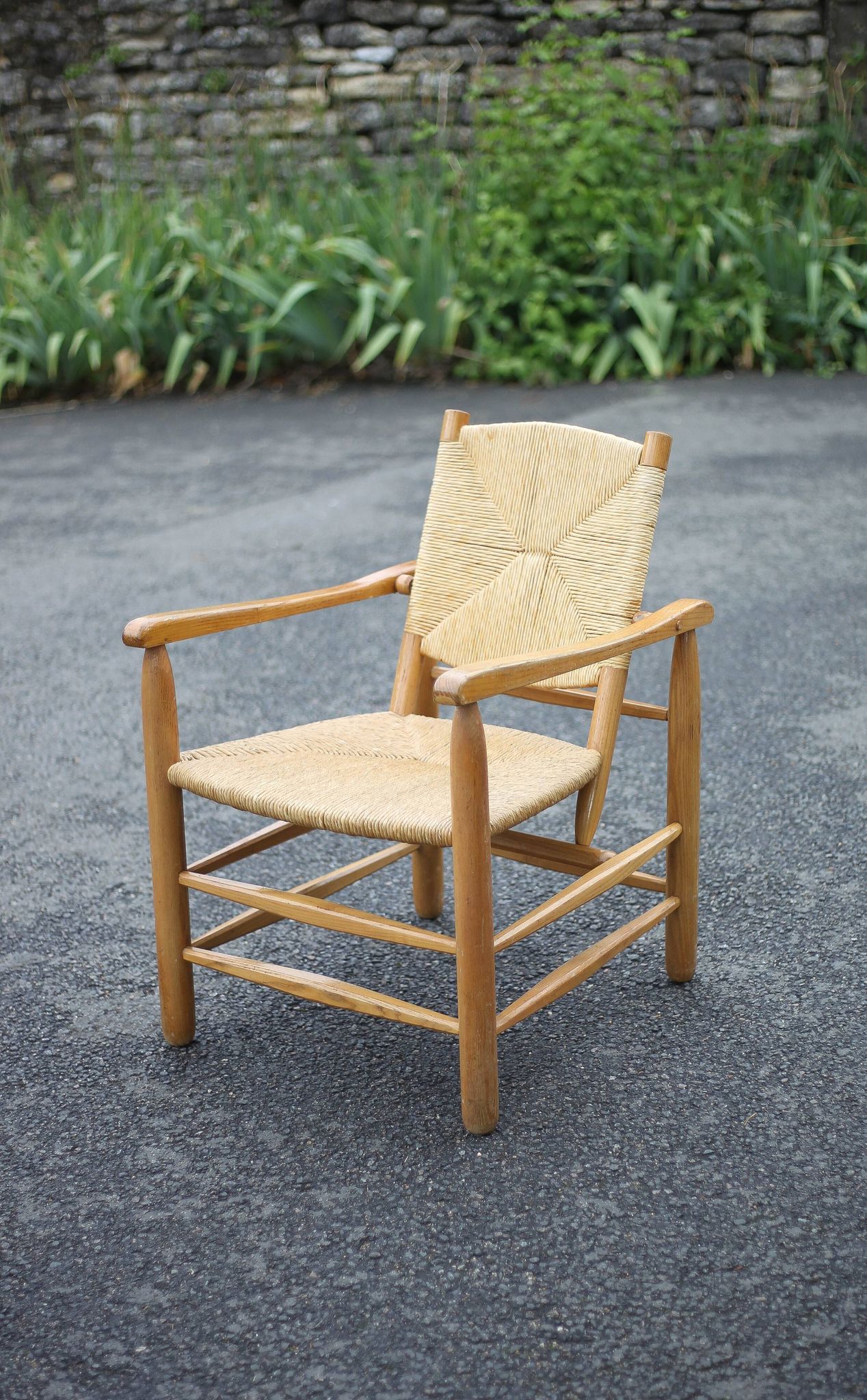 Charlotte Perriand armchair model 21 Chamrousse, French designer armchair