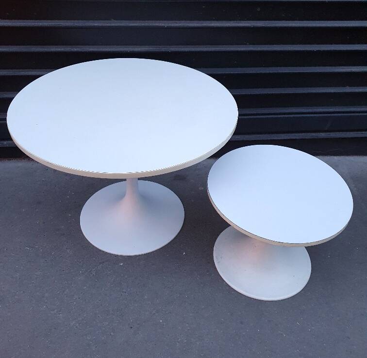 2 round tables, tulip base, saarinen style, 1970