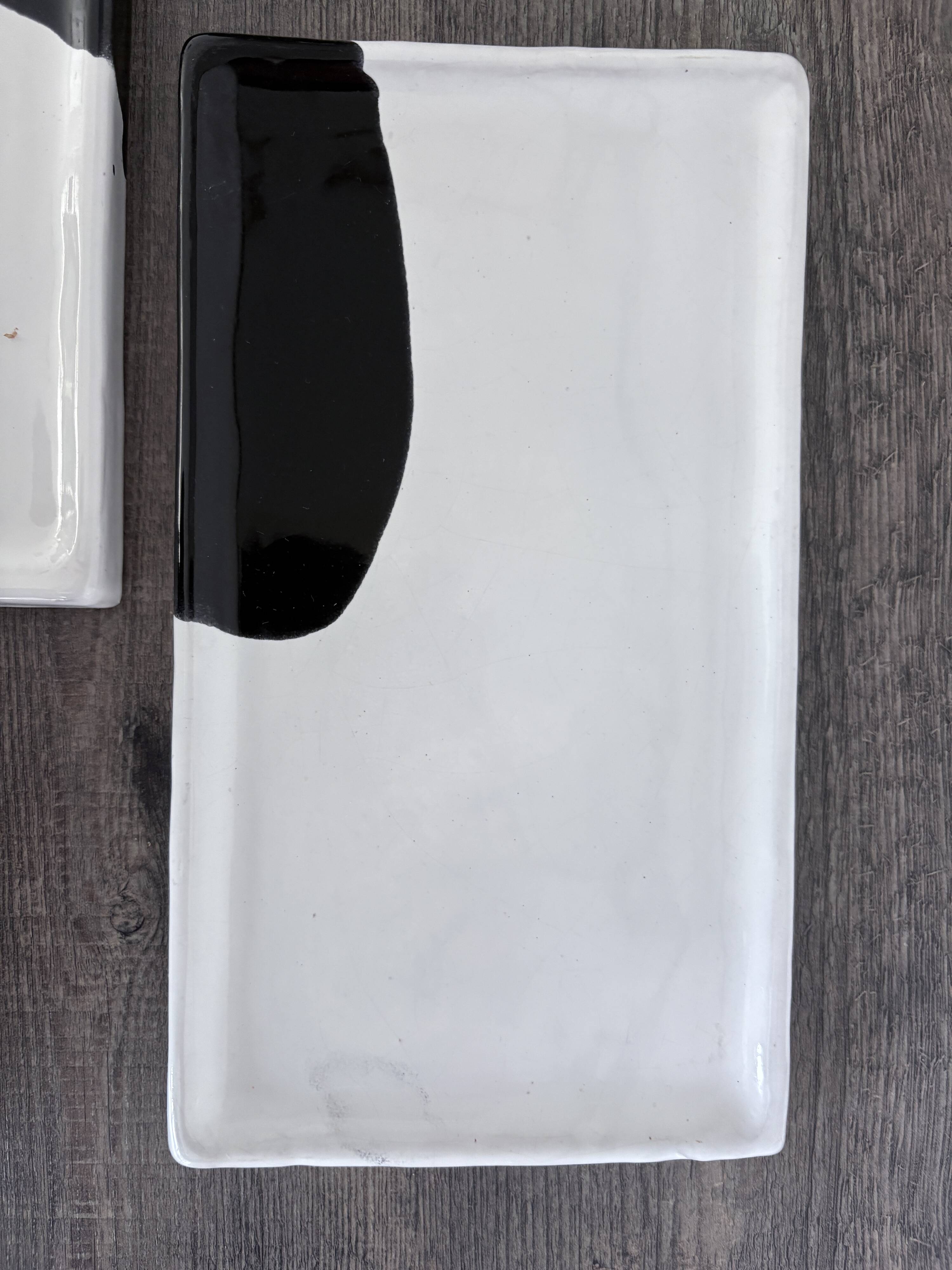 Lot of 4 rectangular glazed terracotta plates.