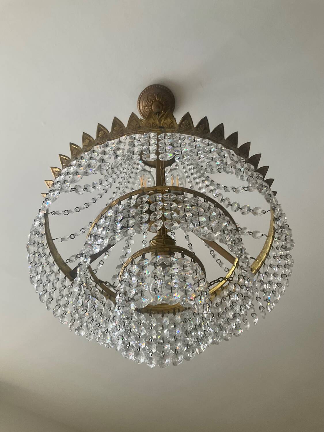 Hot air balloon chandelier in brass and crystal pendants