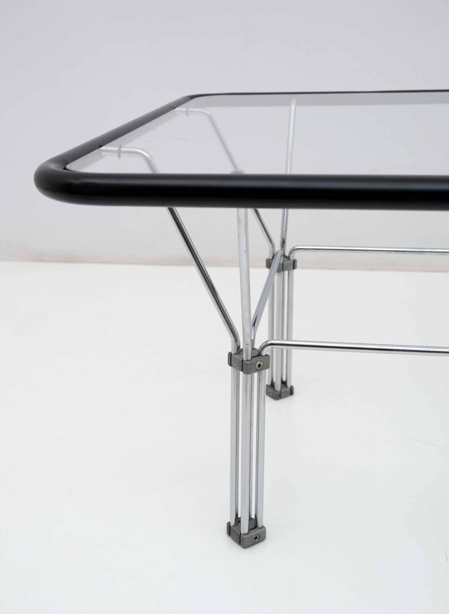Table basse post-moderne en cristal et acier, attribuée à Niels Bendtsen, années 1970
