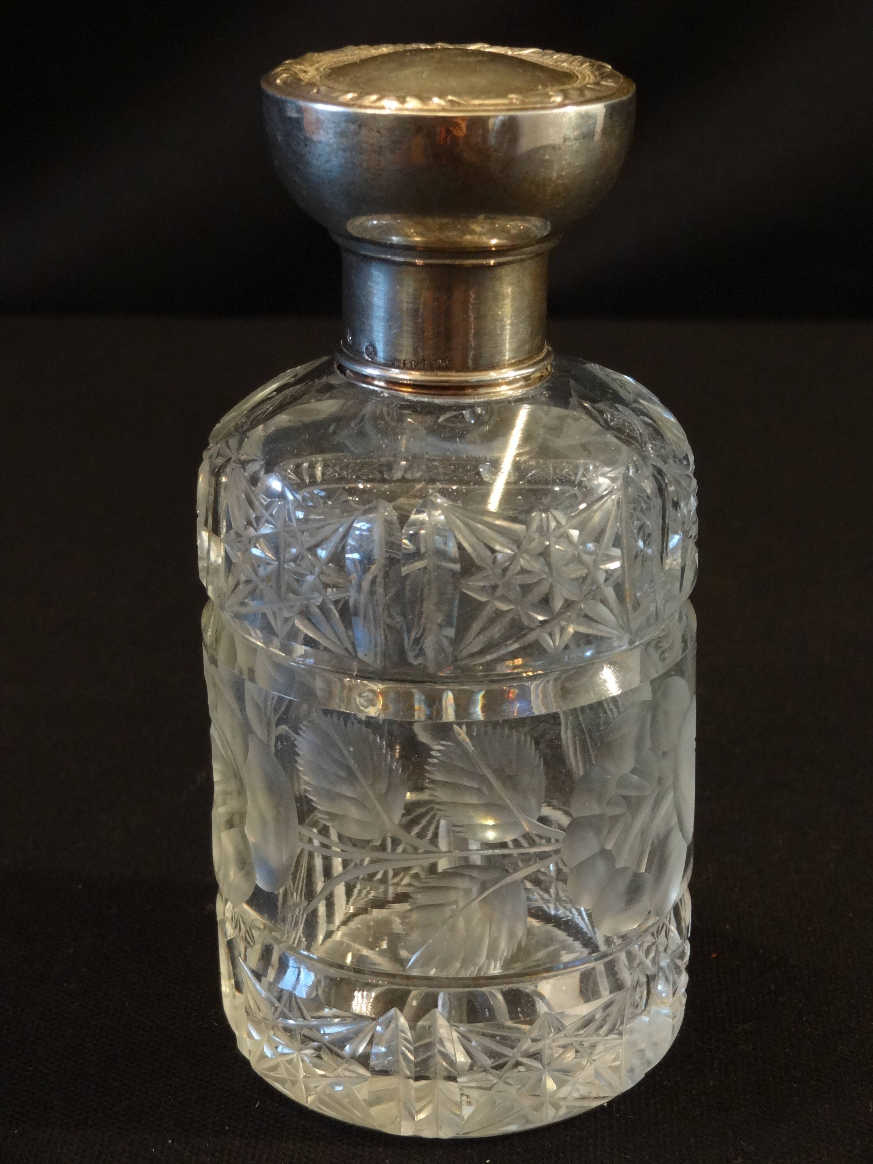 19th Bottle in chiselled crystal