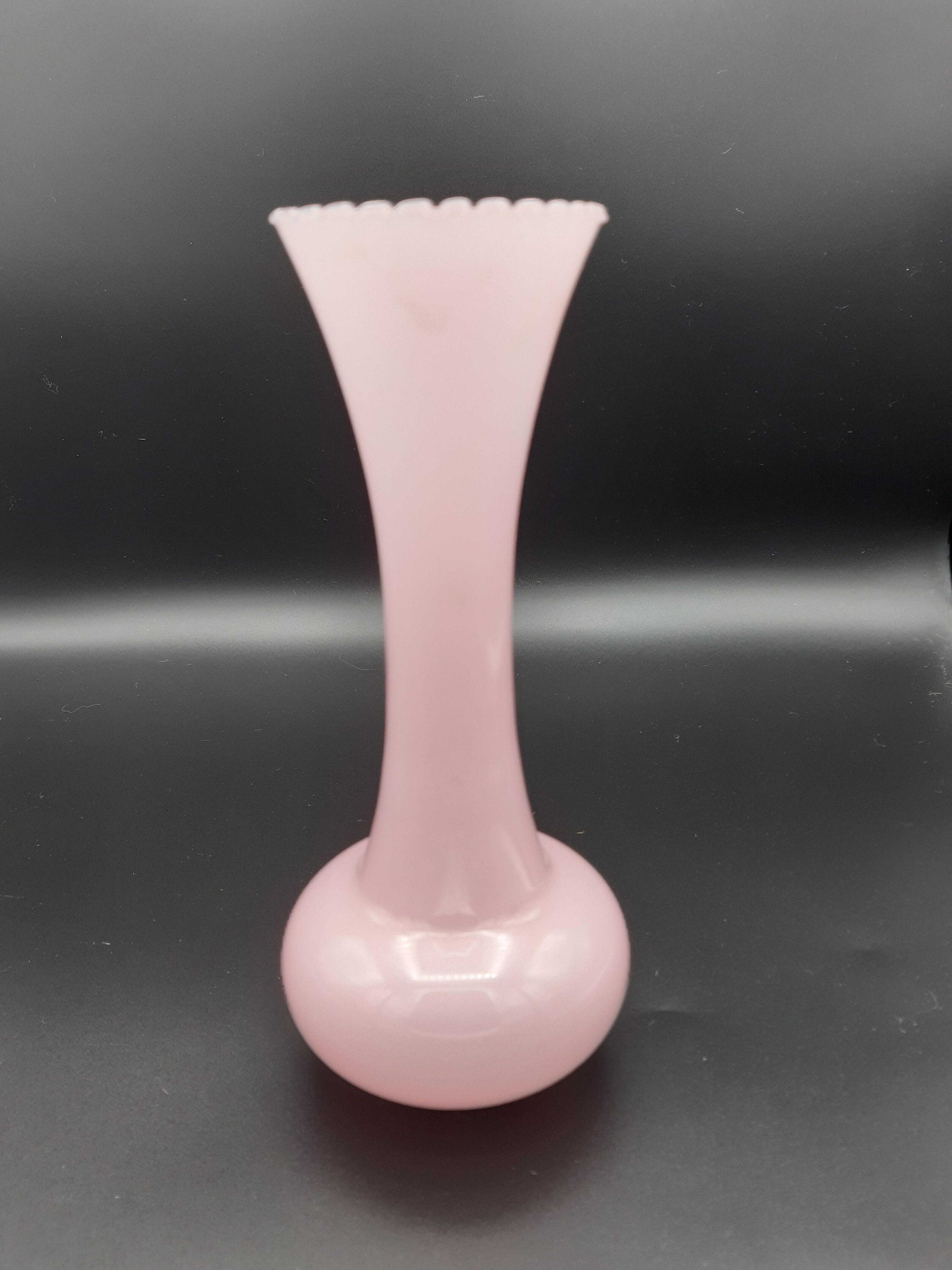 Pink vase in opaline serrated neck