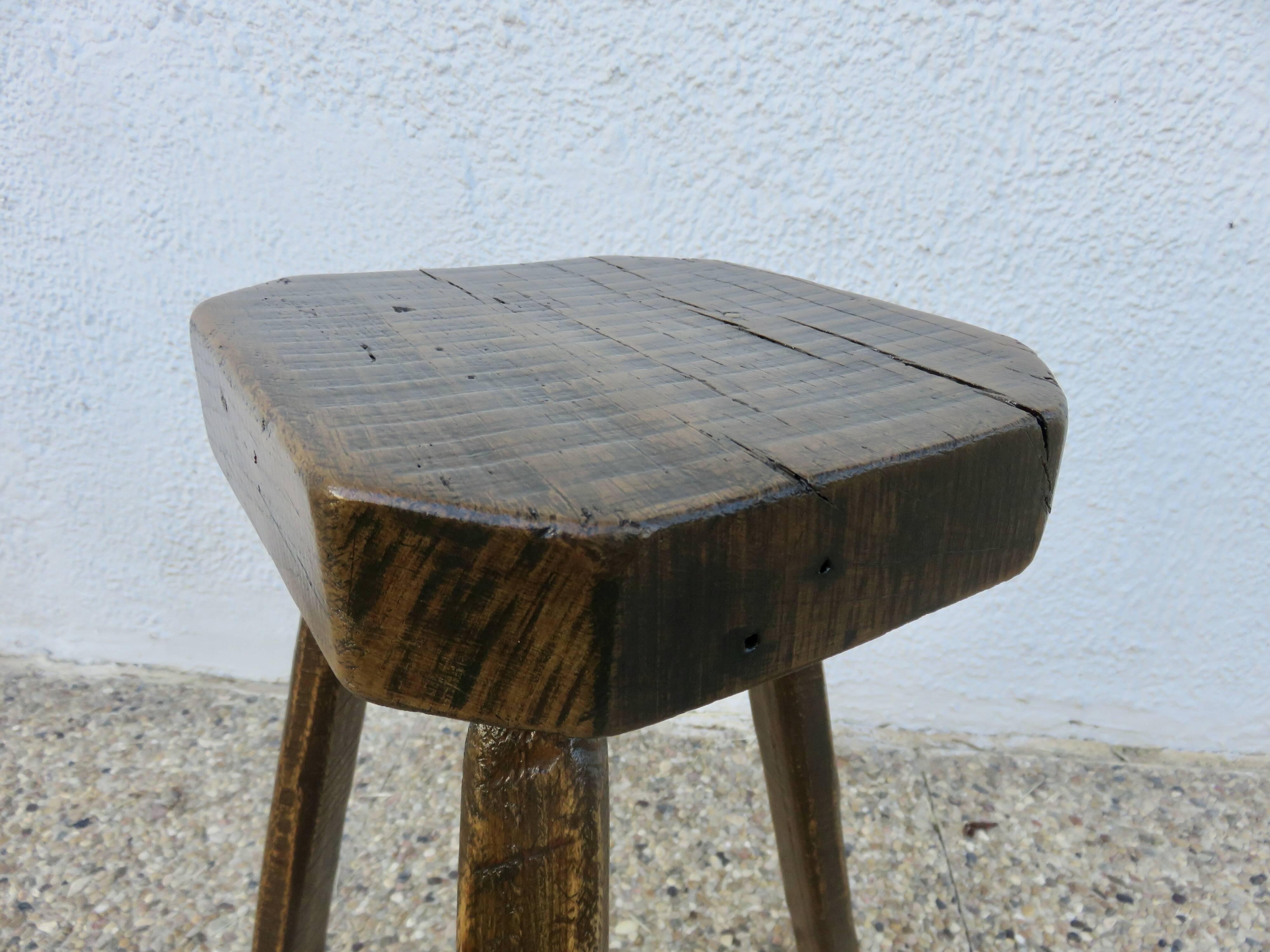 Tabouret de ferme tripode, assise hexagonale, bois massif, années 50-60
