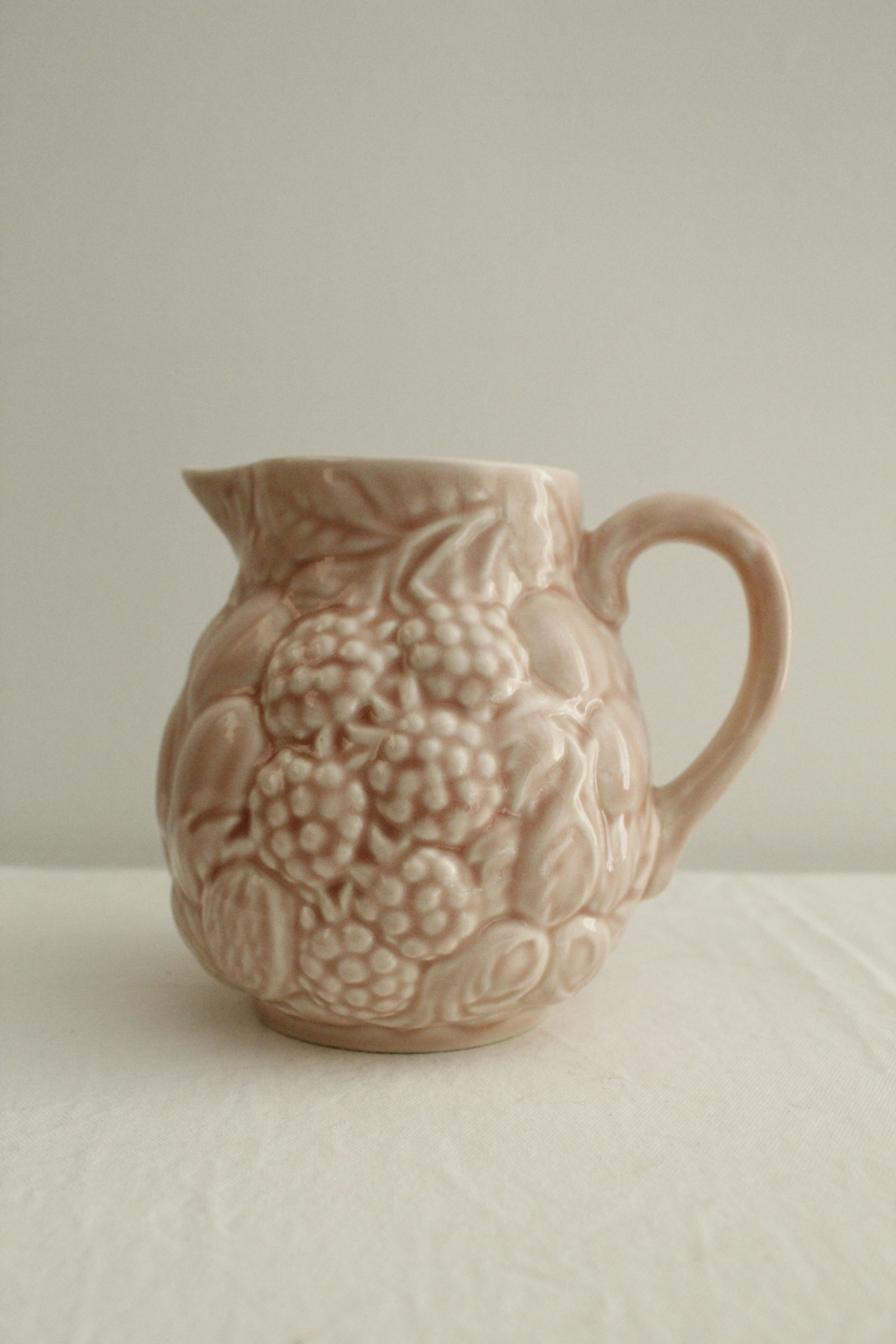Pink pitcher - glazed ceramics - raspberry reliefs - Salins les Bains