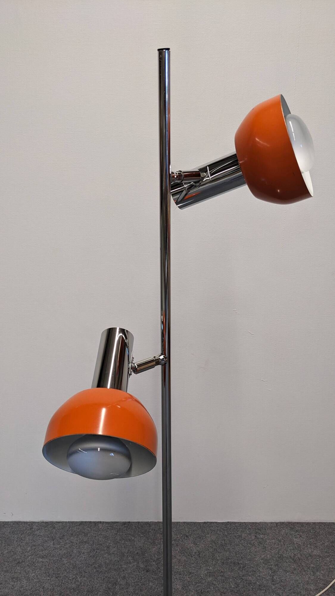 Space age floor lamp with 2 spots by Hustadt Leuchten, Germany, circa 1970.