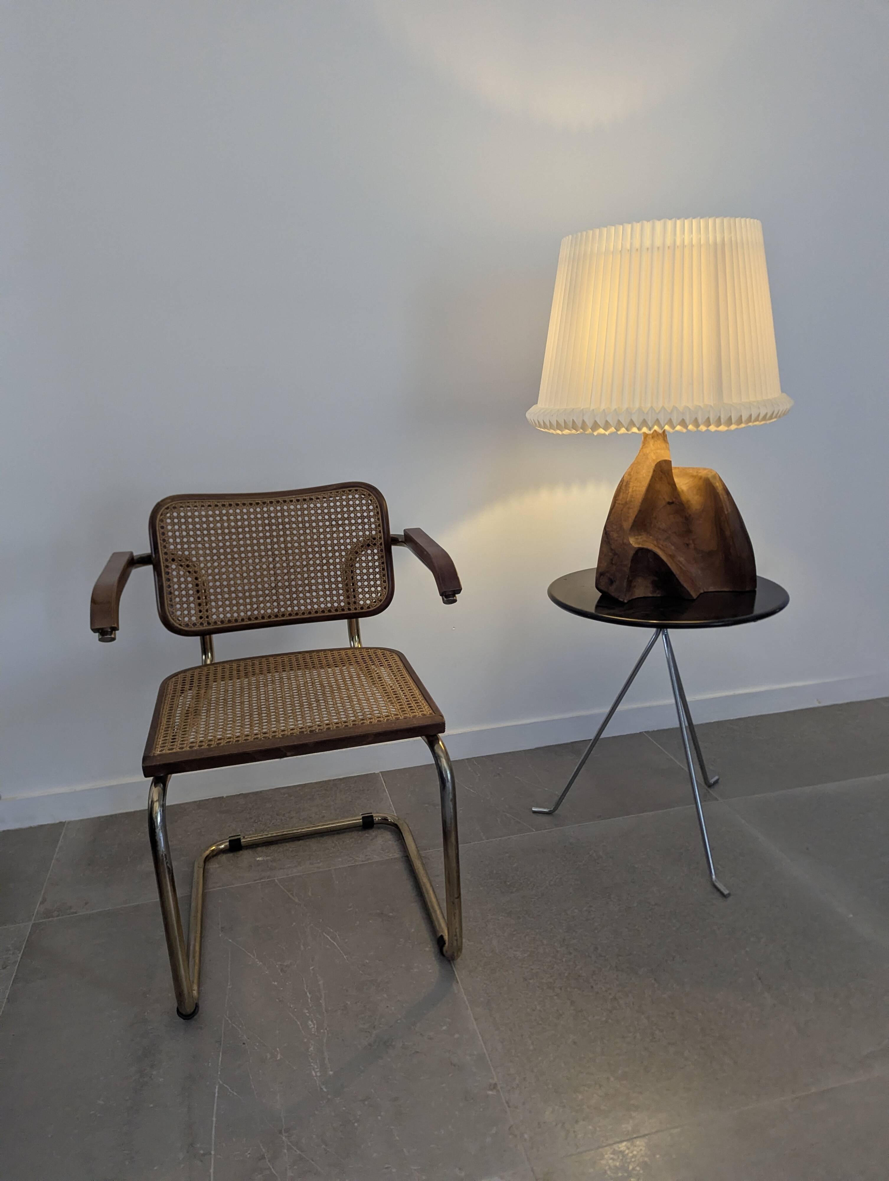 Sculptural table lamp in carved olive wood, organic modern 1970s