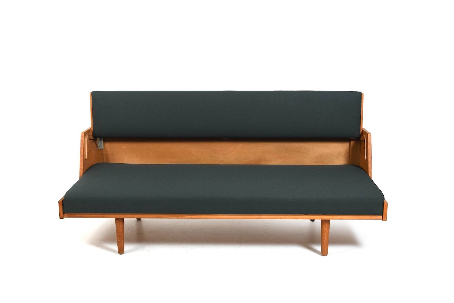 Early Daybed GE-258 by Hans Wegner 1950s / New Upholstery