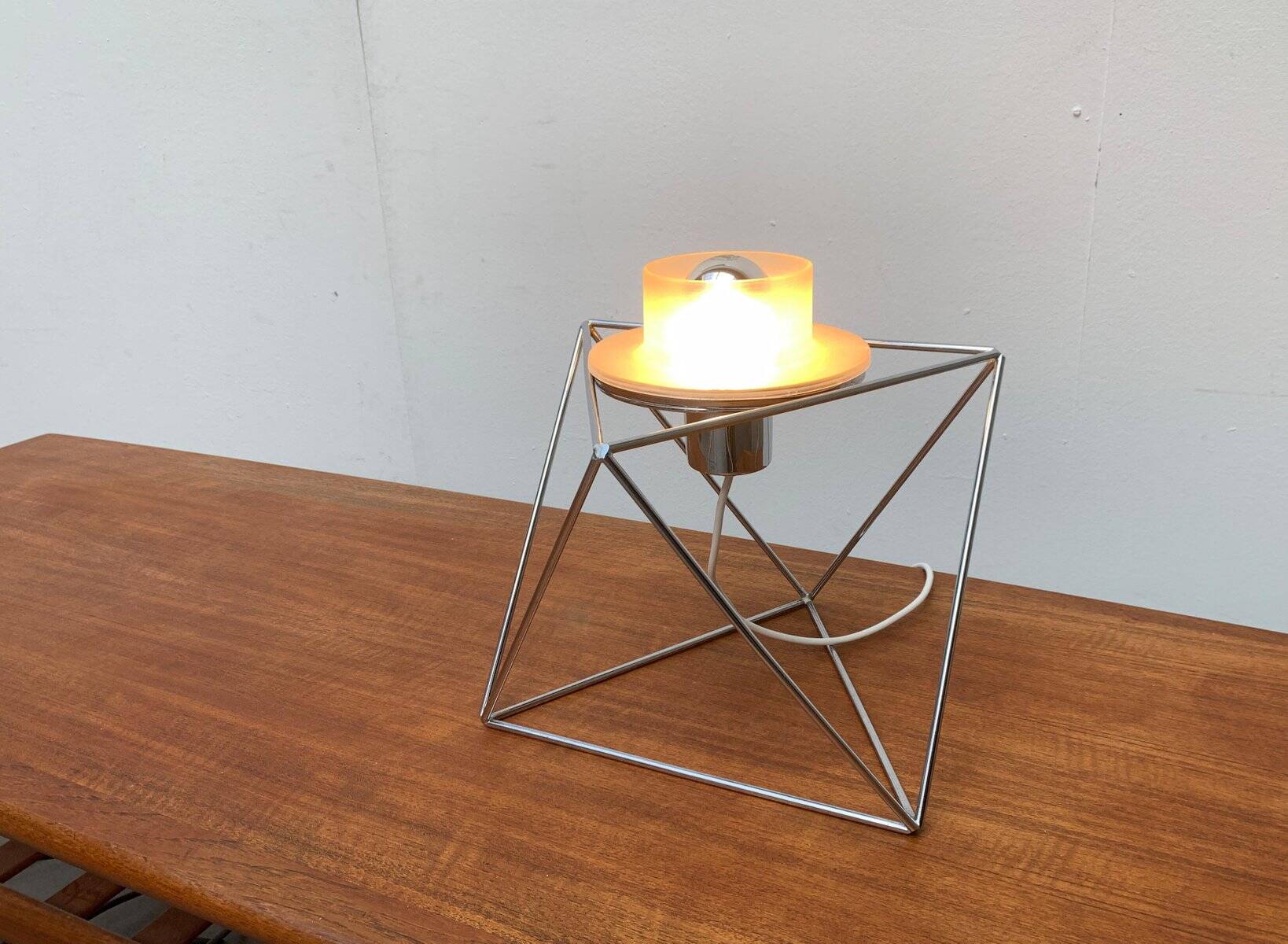 Poliedra table lamp from the Italian space age by Felice Ragazzo for Guzzini