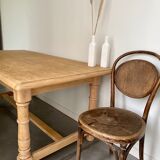 Stretchable stripped farmhouse table
