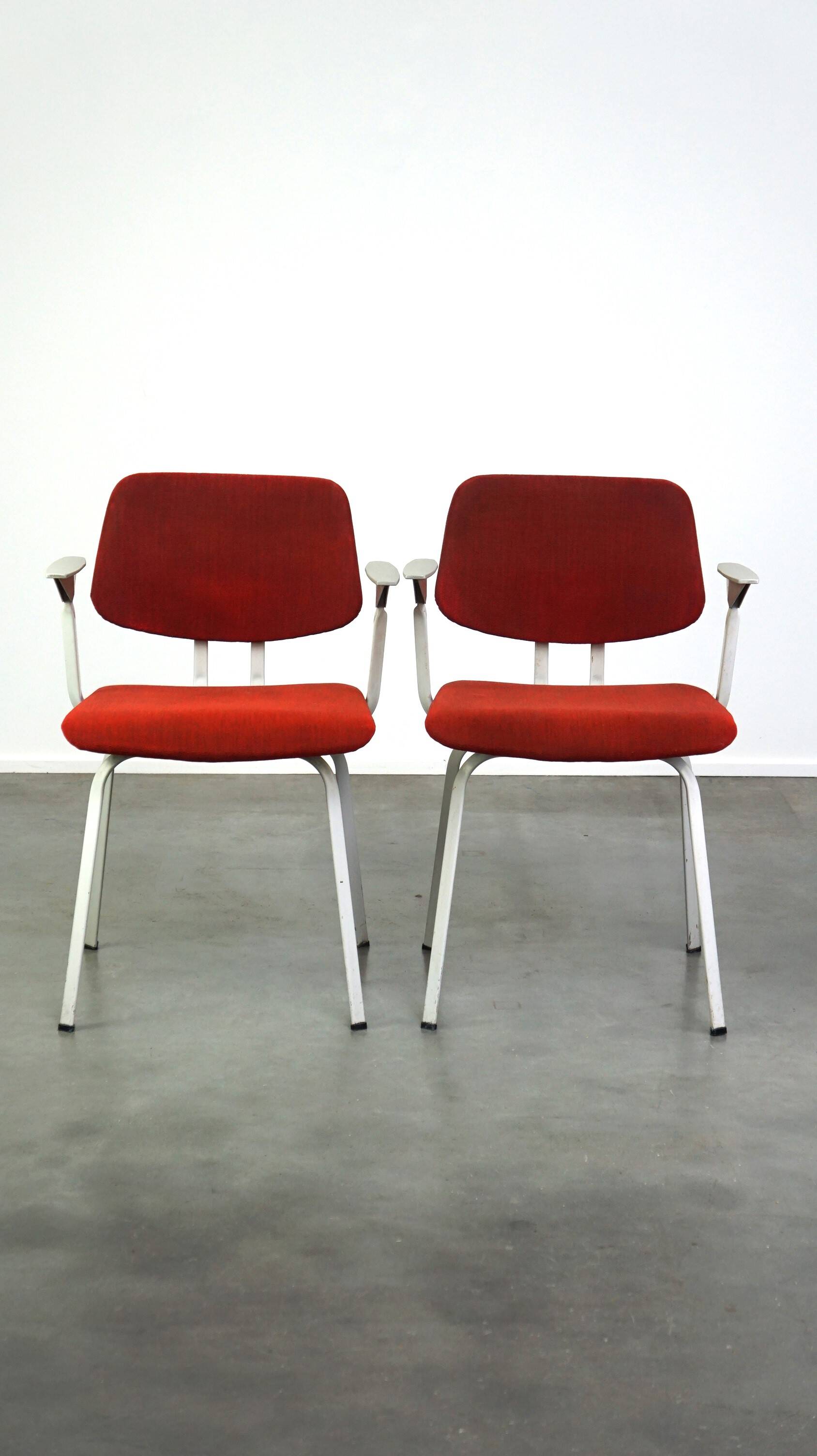 Set of 2 vintage design chairs by Friso Kramer for Ahrend de Cirkel late 1960s