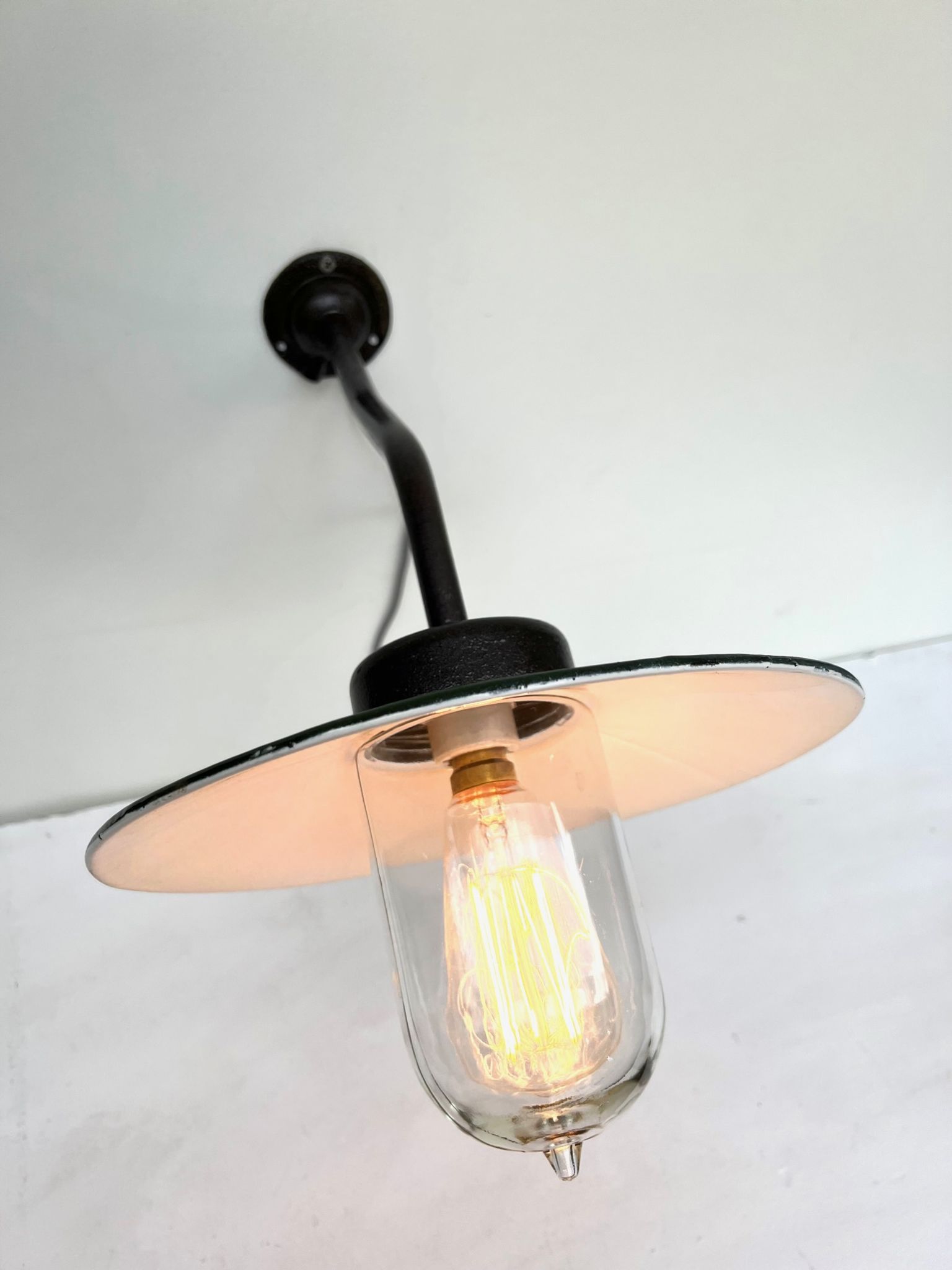 Wall lamp COL de Cygne in cast steel, fully restored 1920 1930