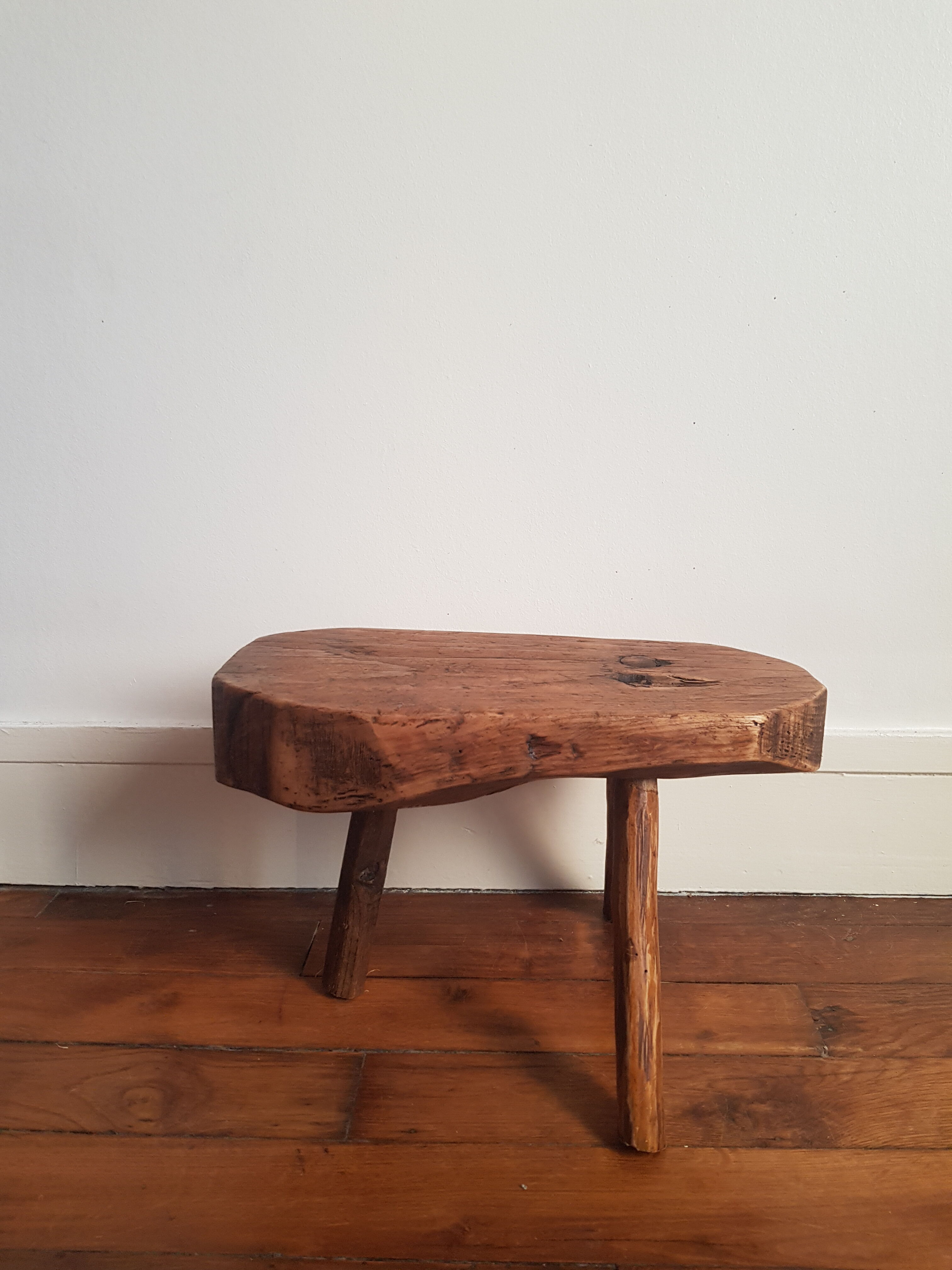 Vintage tripod stool low