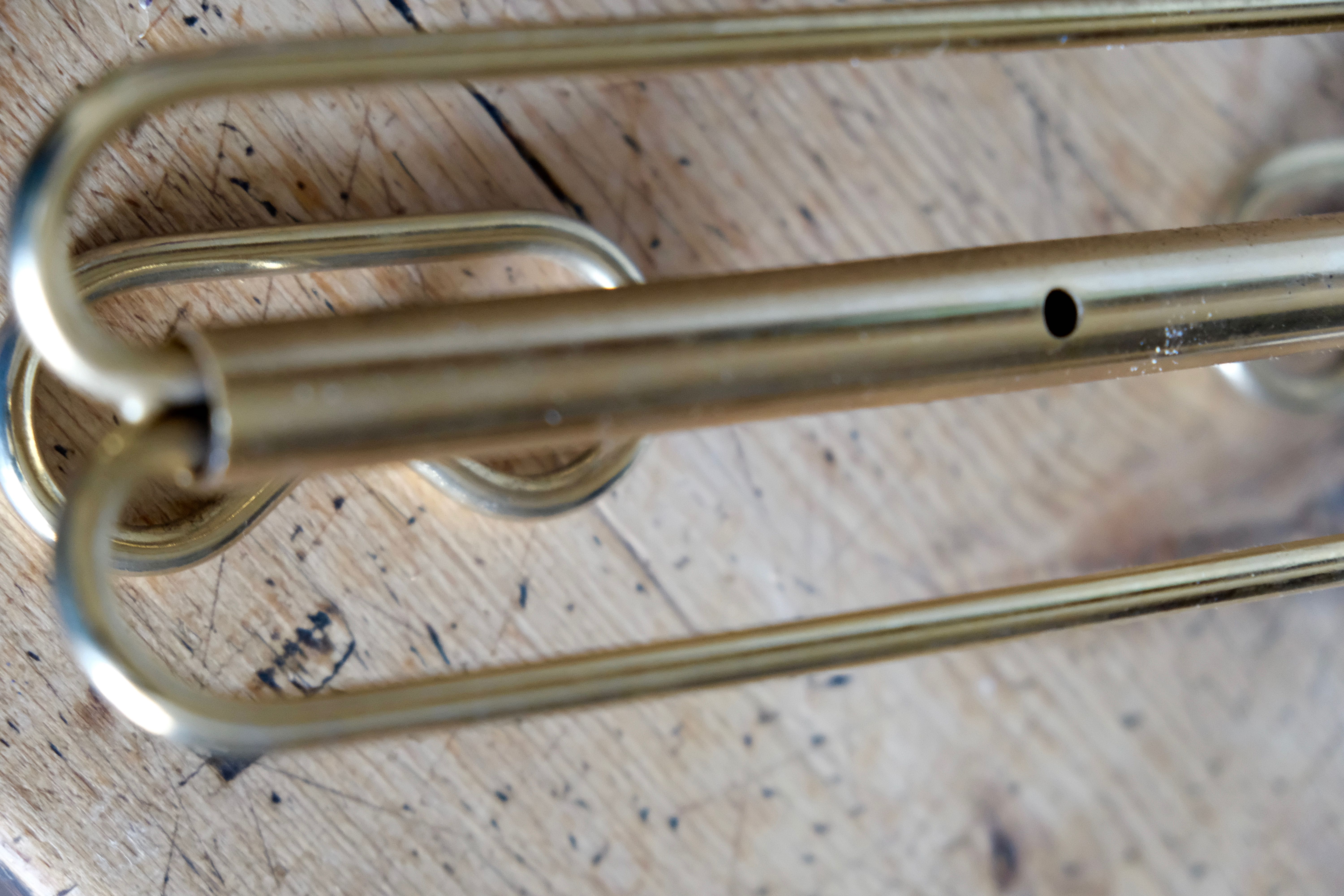 Patère en métal doré des années 50
