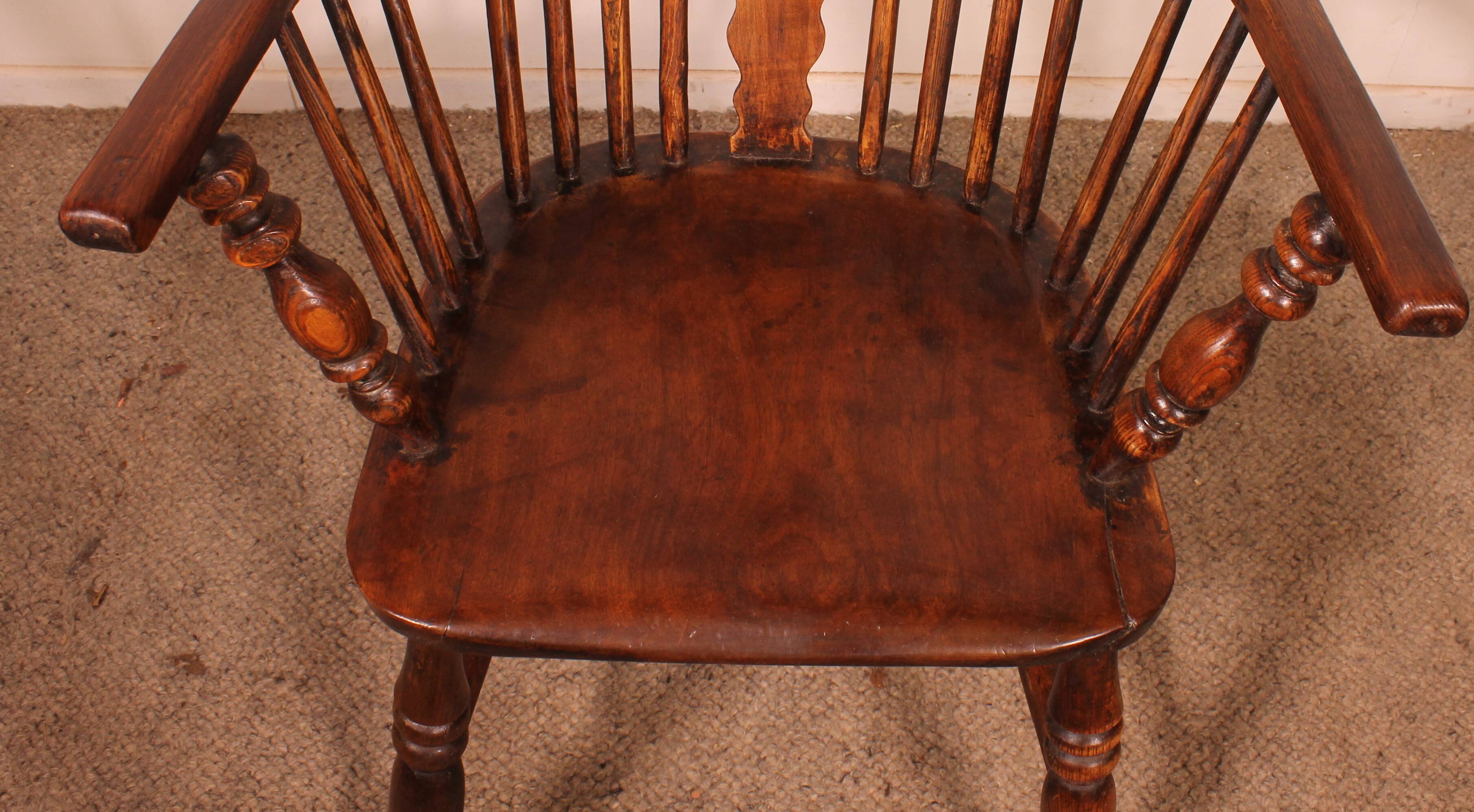 Windsor armchair in ash and elm from the early 19th century