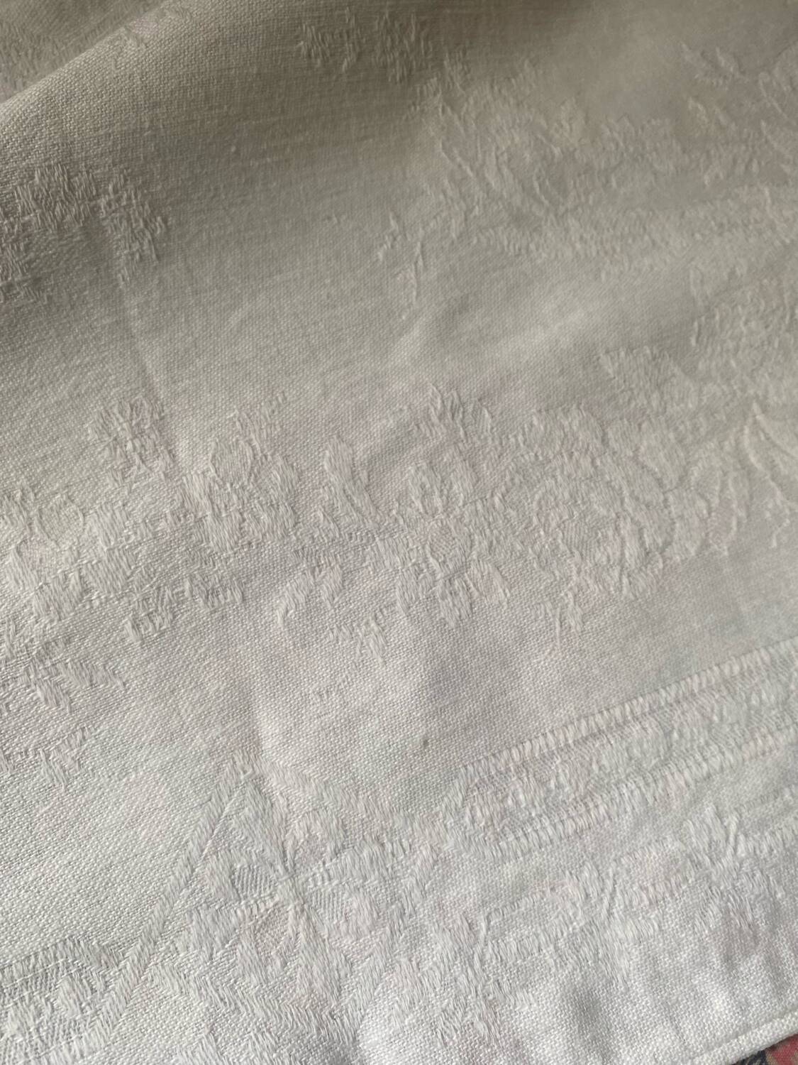 3 white tea towels in damask cotton thread with BN monogram.