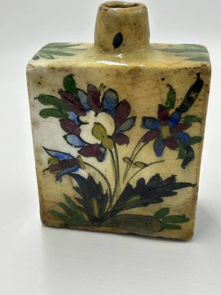Iznik bottle, floral decoration, Persia, 19th century