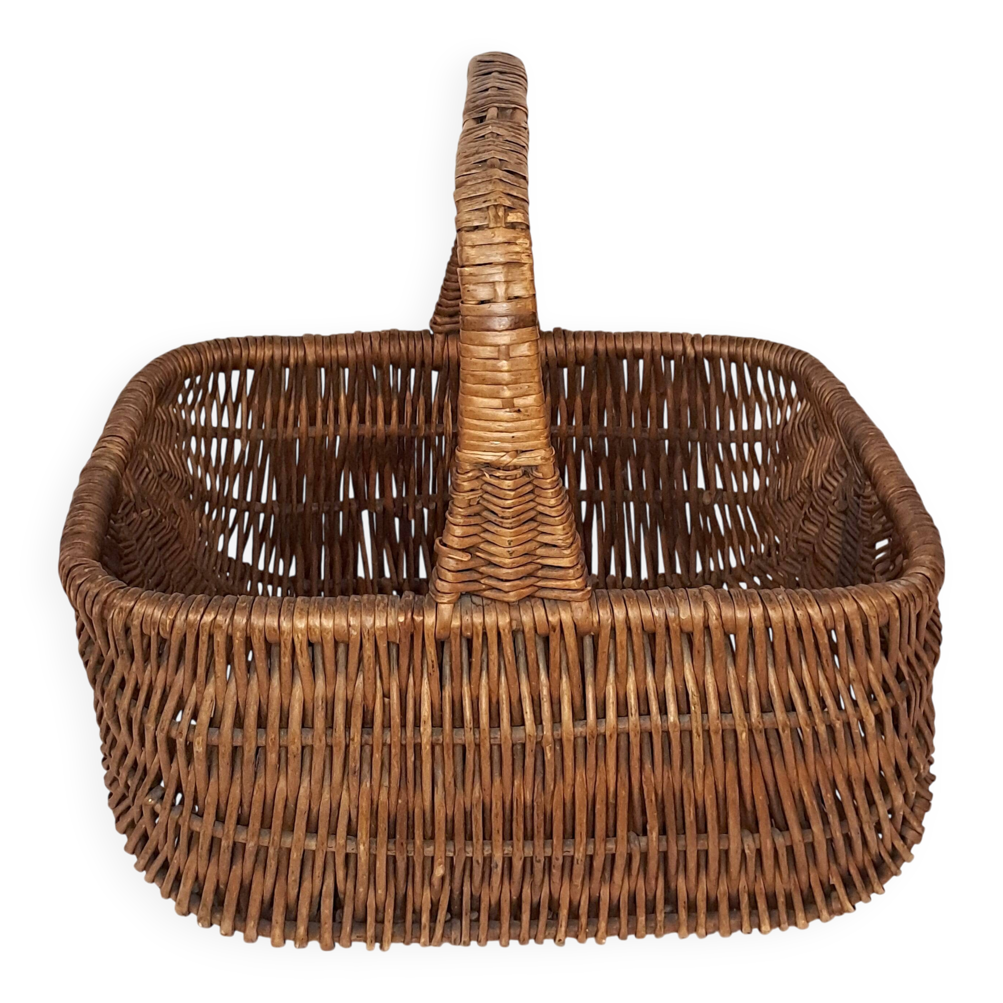 Large vintage woven rattan basket – Authentic and practical