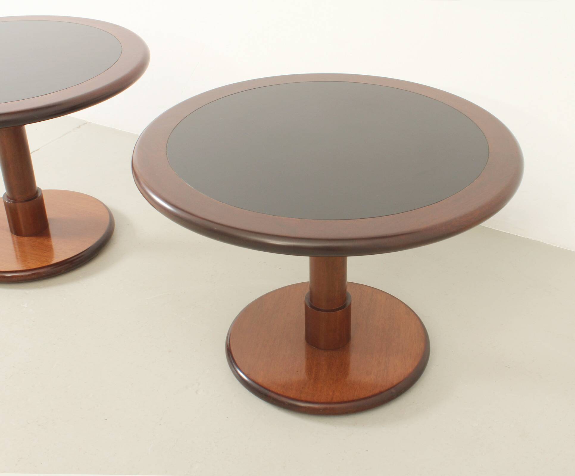 Pair of side tables by Federico Correa and Alfonso Milá, 1961