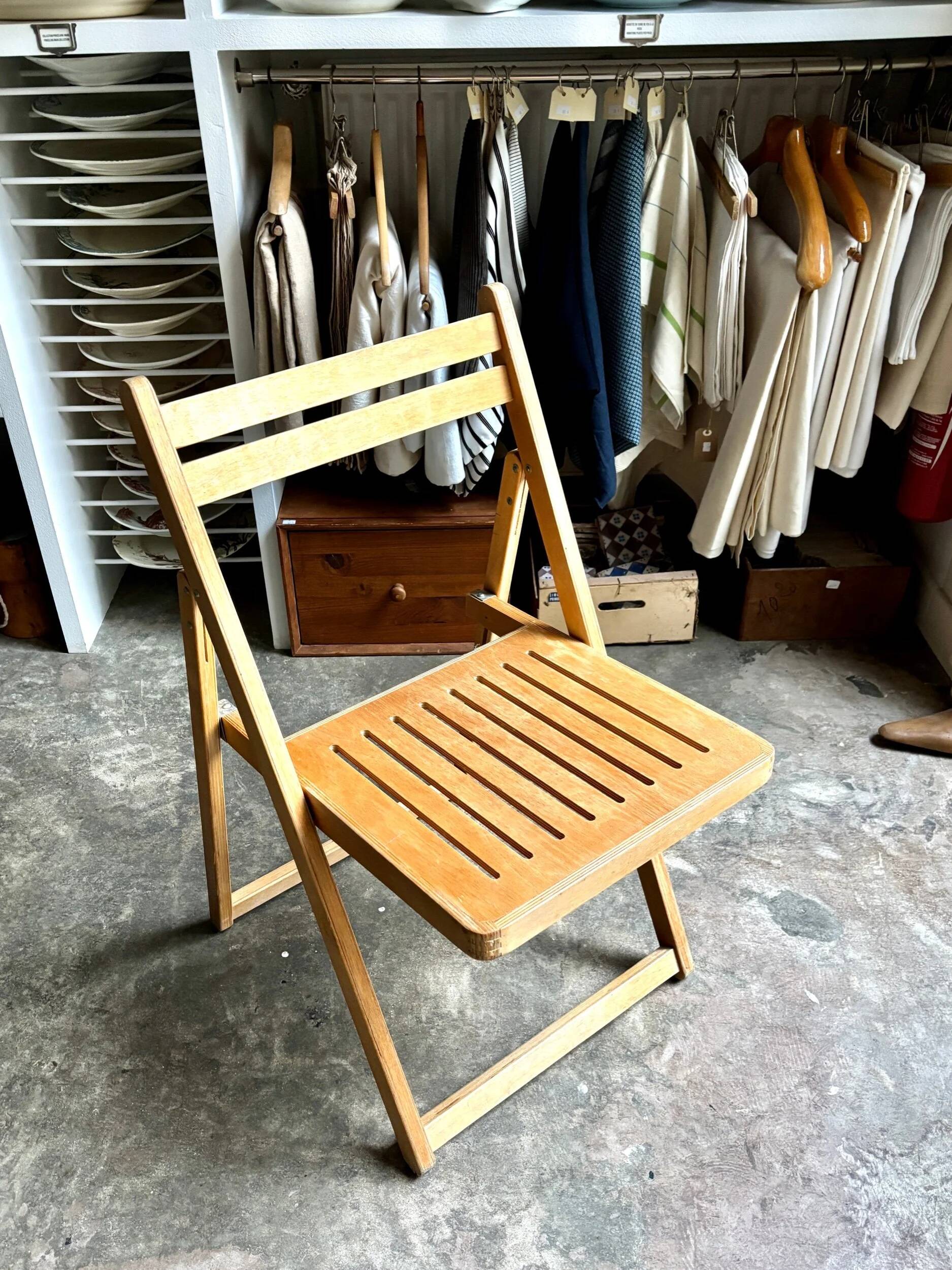 Folding chair in light wood