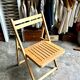 Chaise pliante en bois clair