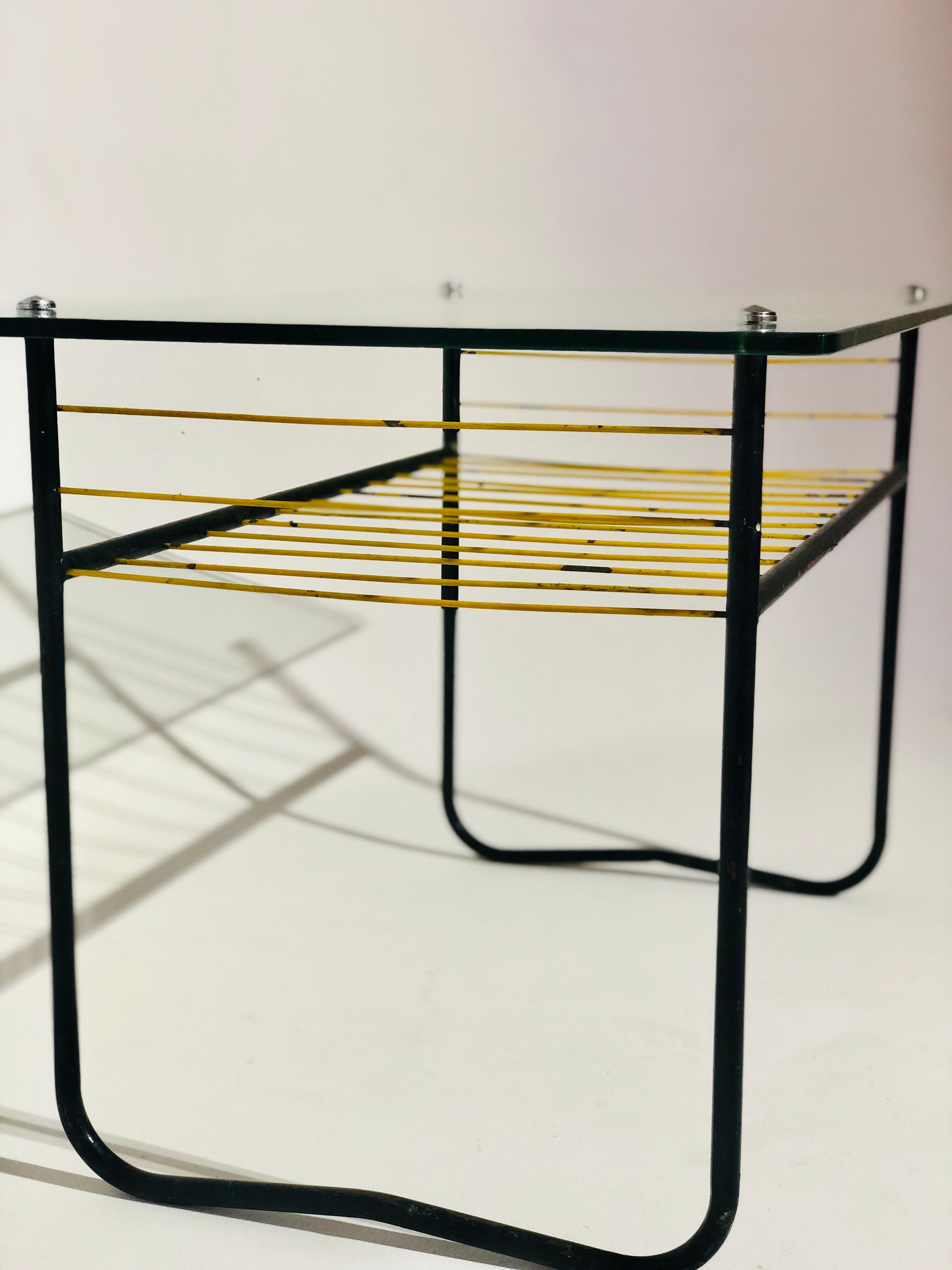 Vintage coffee table 1960 - scoubidou, black tubular metal and glass top