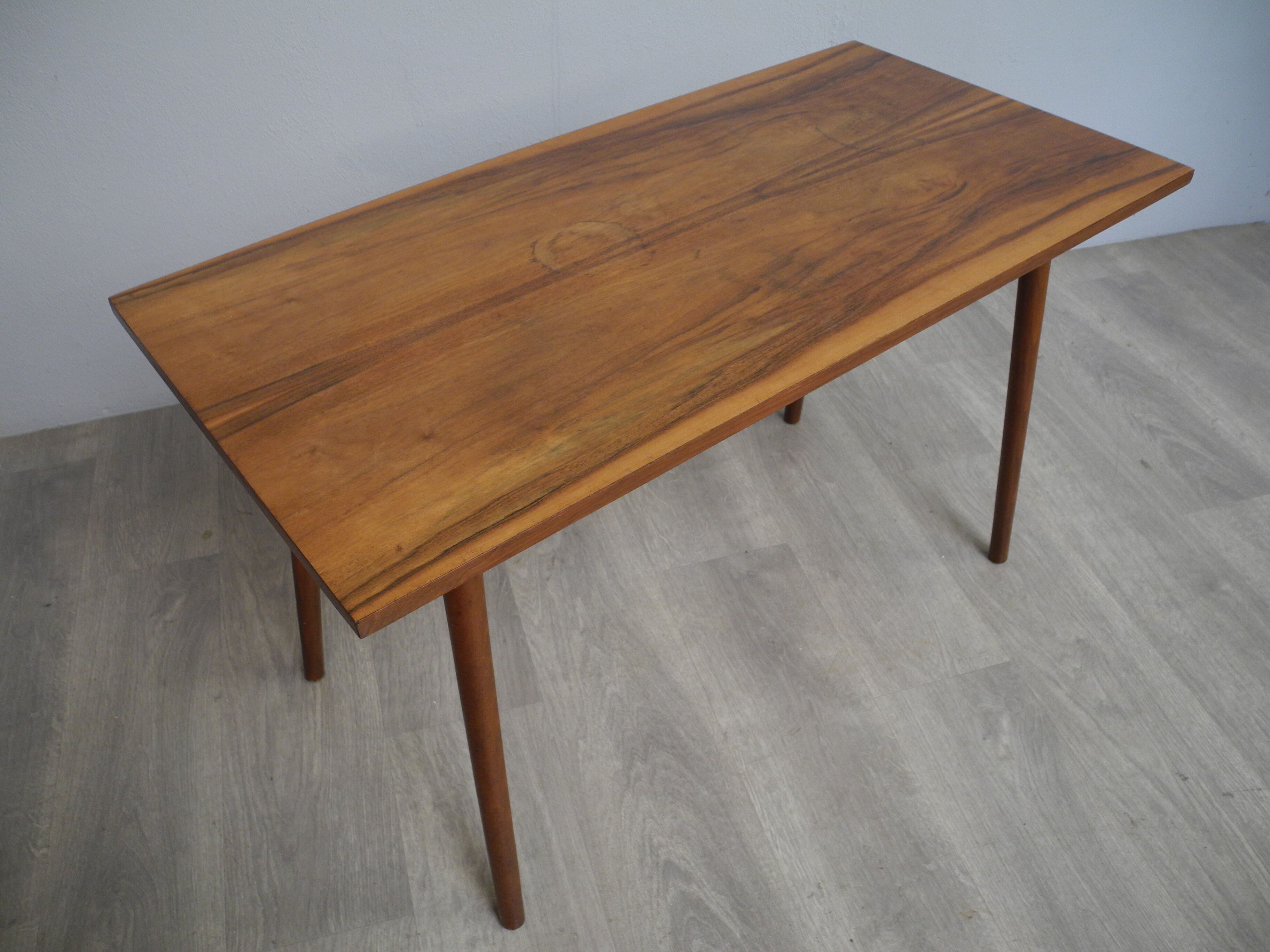 Scandinavian coffee table in walnut 60/70