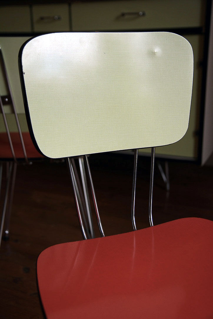 Table et chaises rockabilly en Formica structure Eiffel.