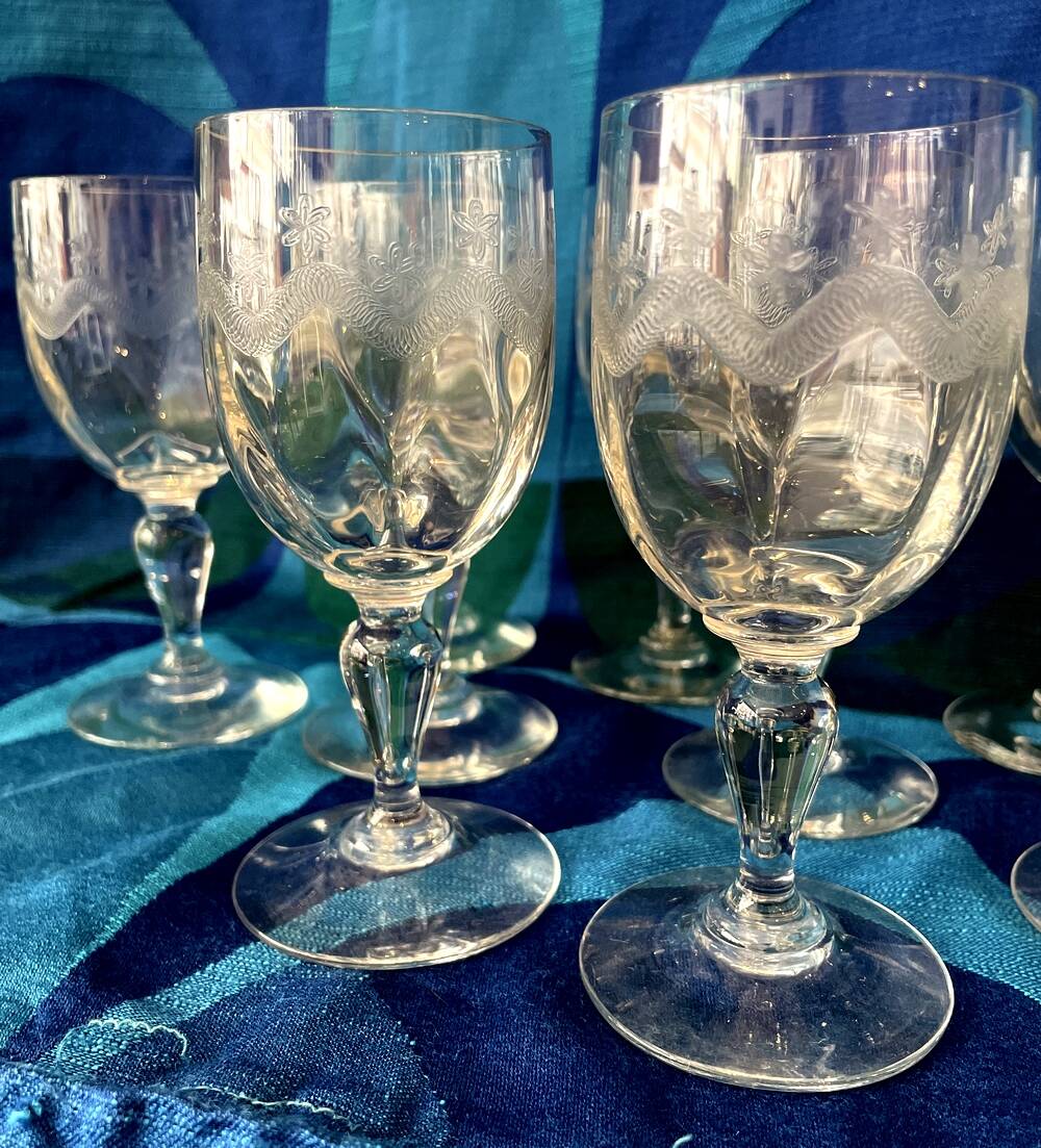 SUITE DE 10 VERRES A LIQUEUR EN VERRE DE VIERZON MODELE EMMA